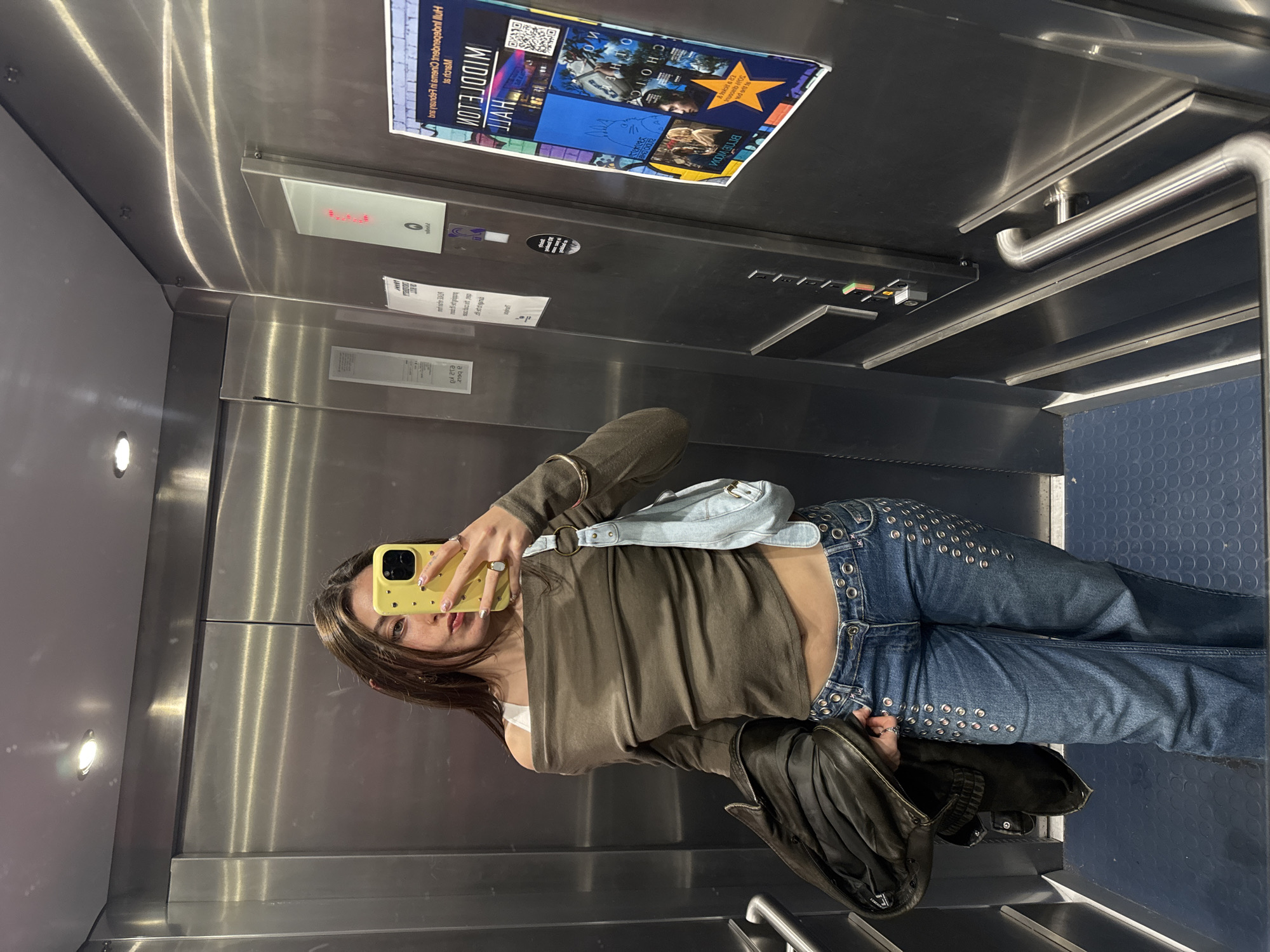 Woman takes elevator selfie on fourth floor in Hull