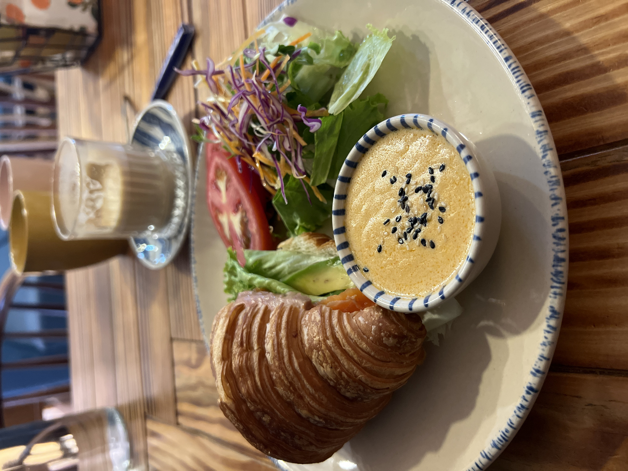 Late-night dining experience documented at Bắc Nha Trang cafe
