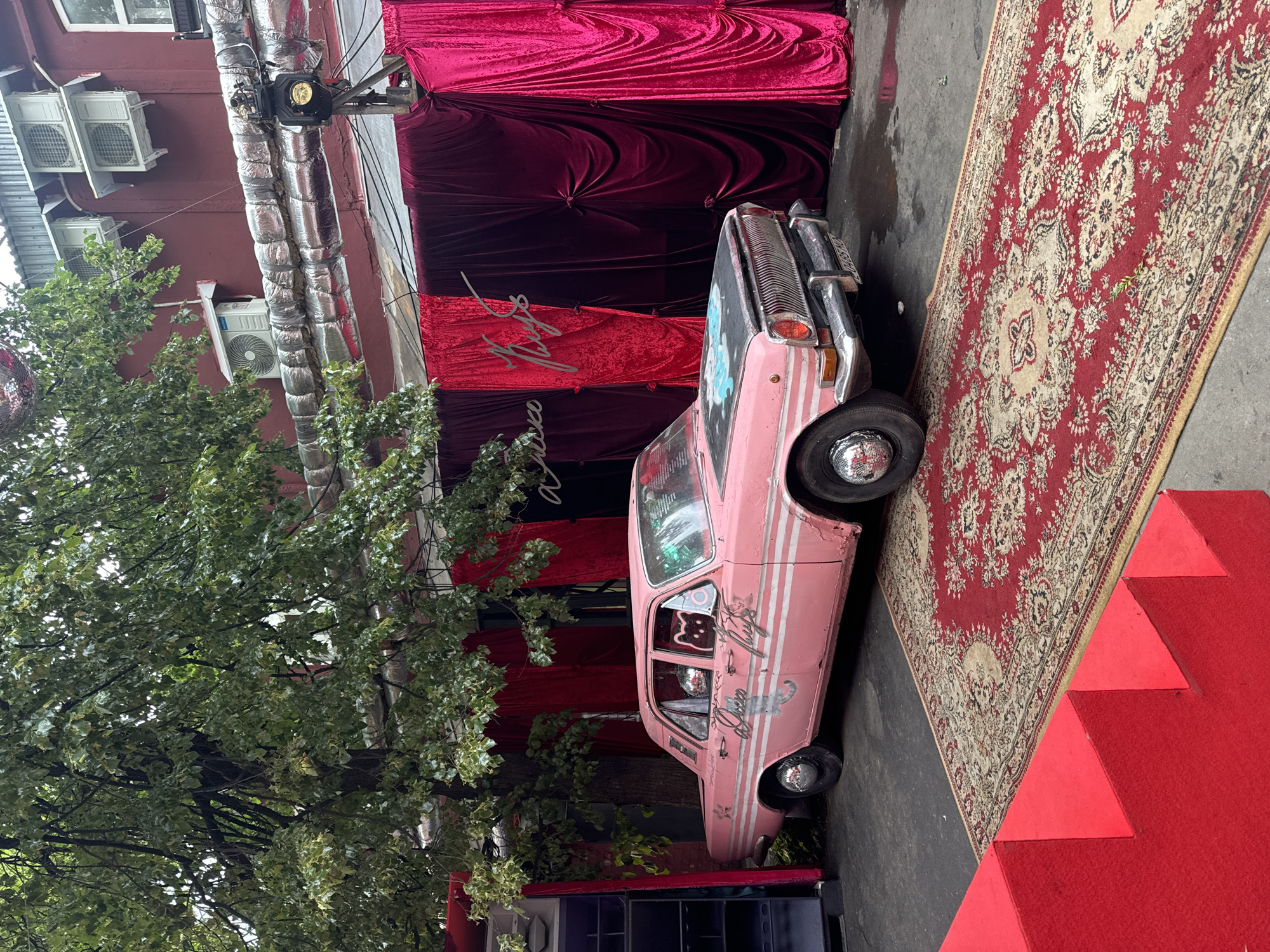 Live performances and festival atmosphere at a Moscow event space