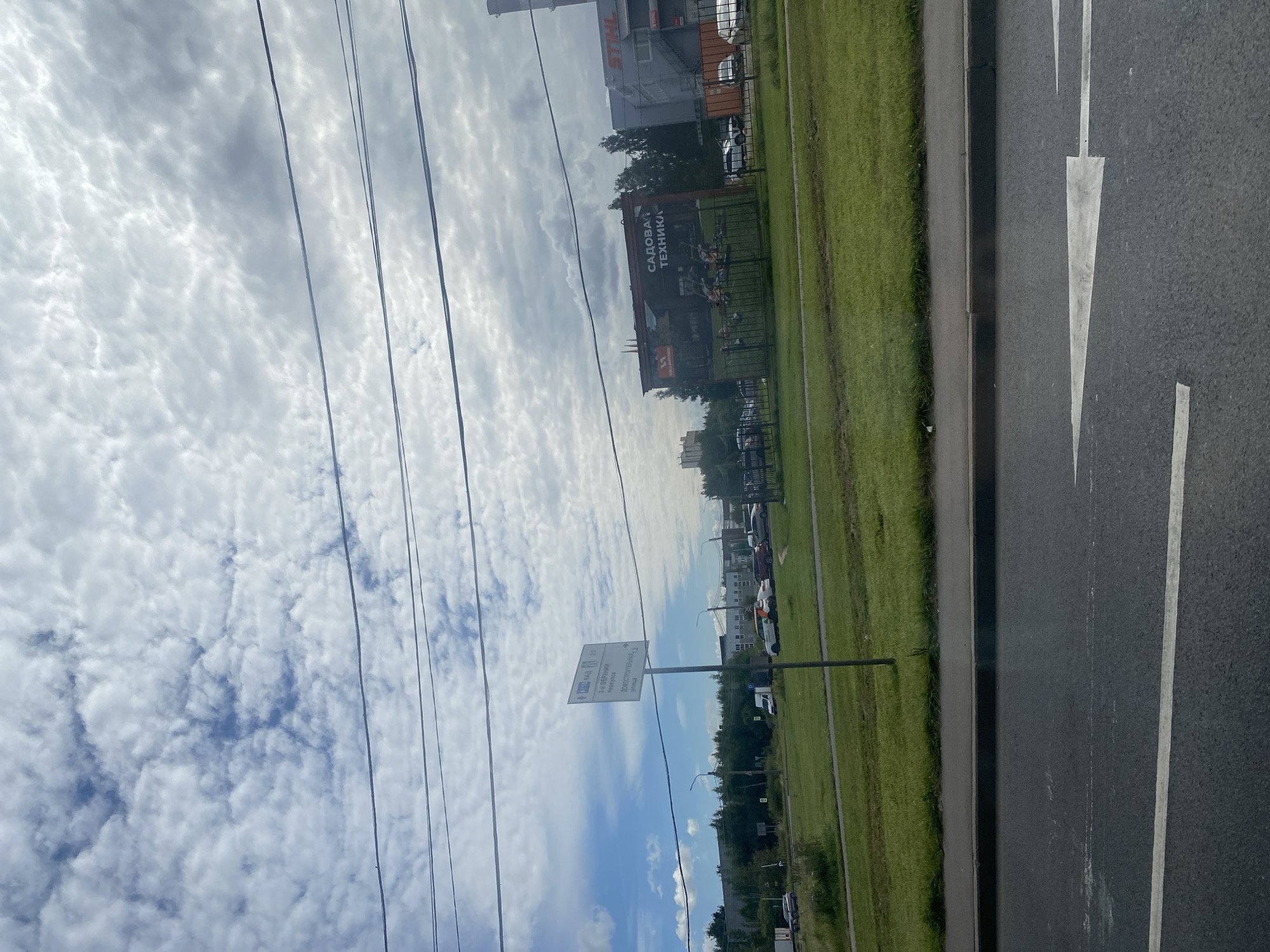 Street-level scenes along a Pargolovo–Saint Petersburg commuter route