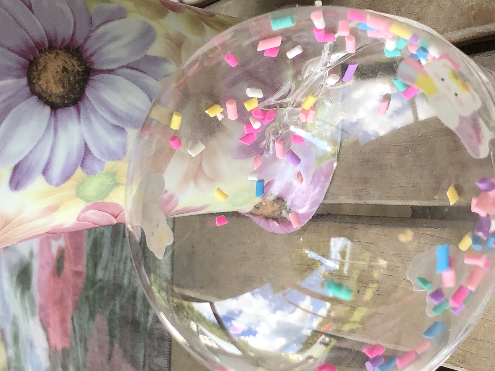 Confetti-filled orbs and garden close-ups from a morning out