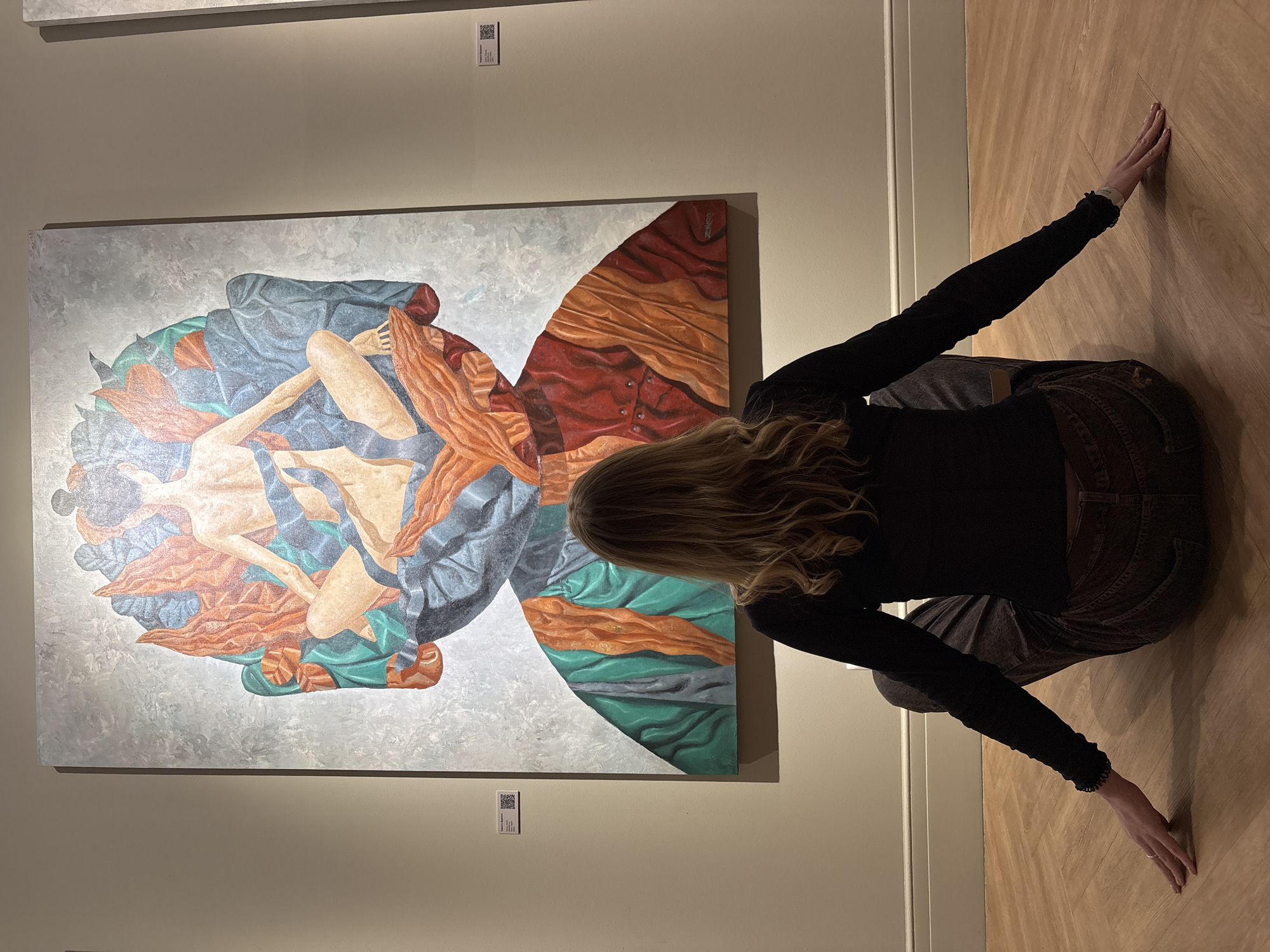 Early morning art viewing documented in Irkutsk gallery space