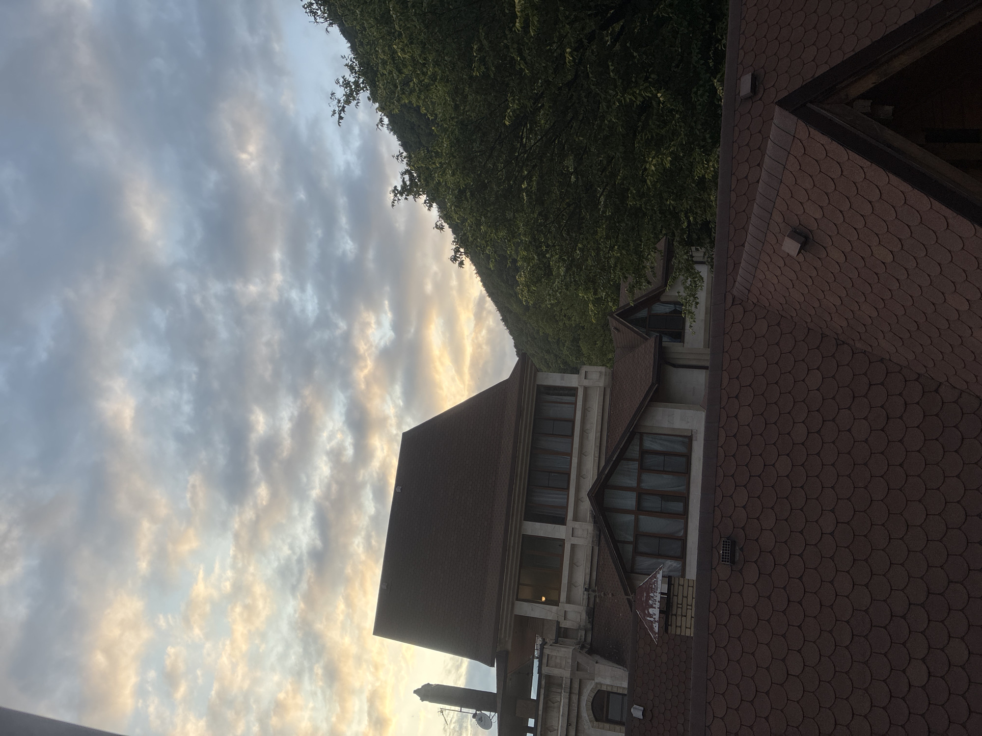 Dinner and drinks with rooftop views in Estosadok