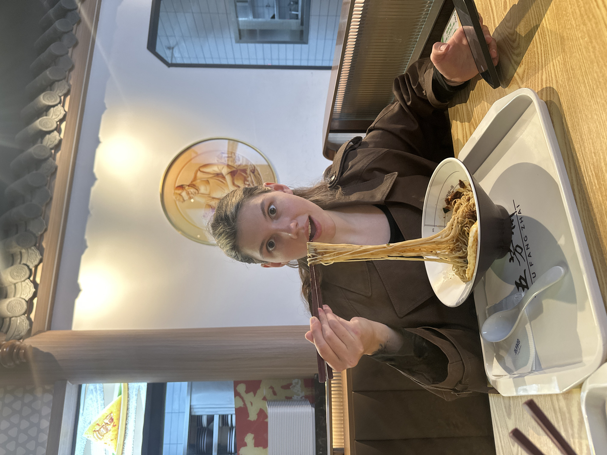 Dining and airport scenes captured in Hangzhou Xiaoshan District