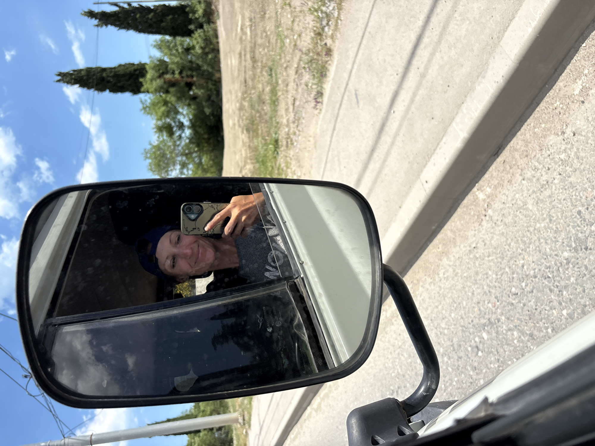 Roadside moment in Kiparisnoe caught from inside a vehicle