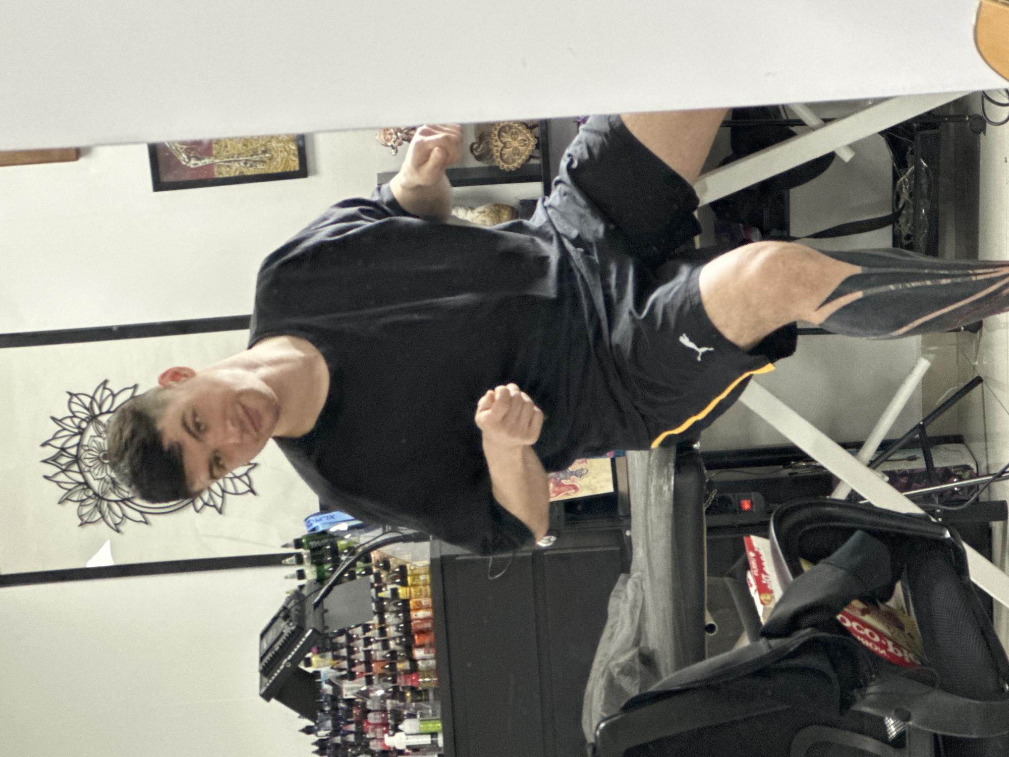 Tattoo studio visit captured by multiple witnesses in Rostov-on-Don