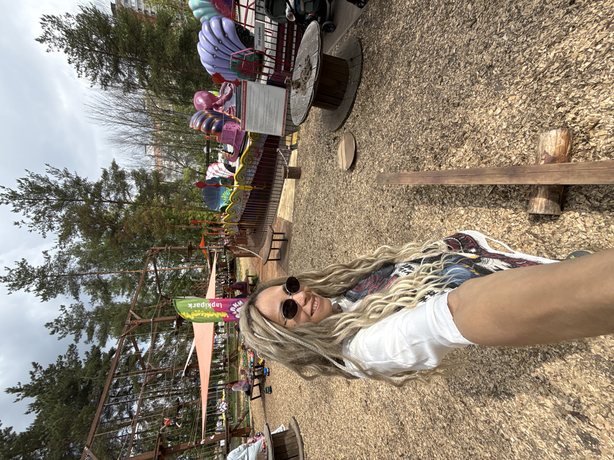 Family outing at Russian adventure park captured by witnesses