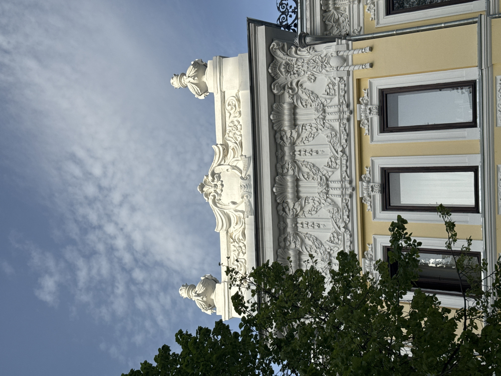 Witness documents everyday Kazan streetscapes and construction activity