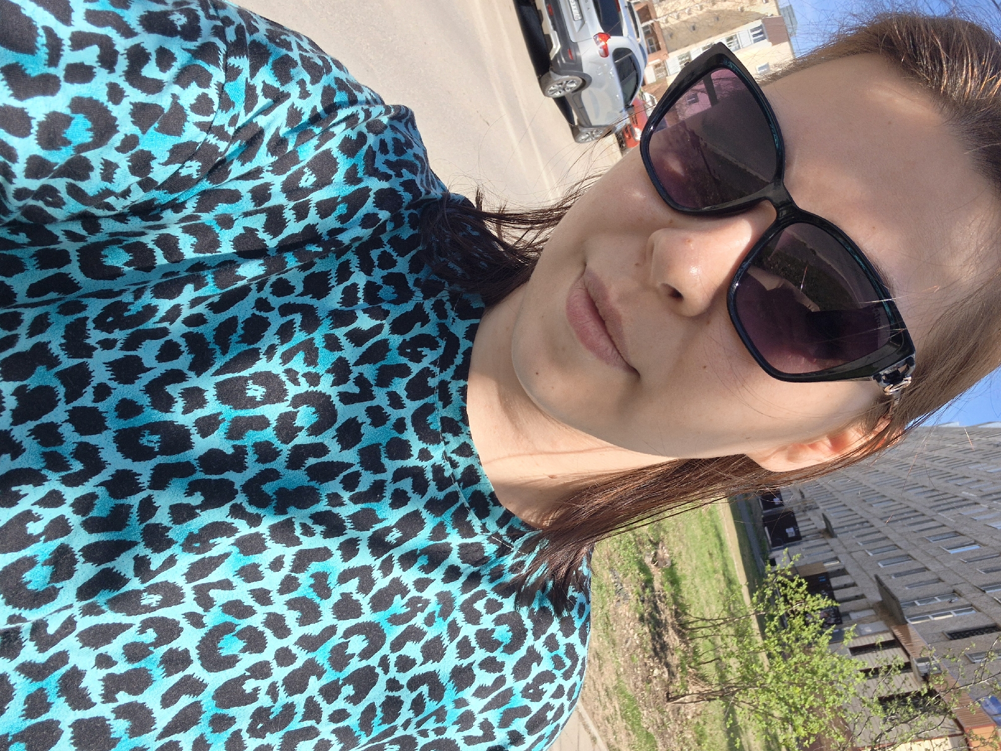 Woman documents spring morning outing in Tobolsk with selfies