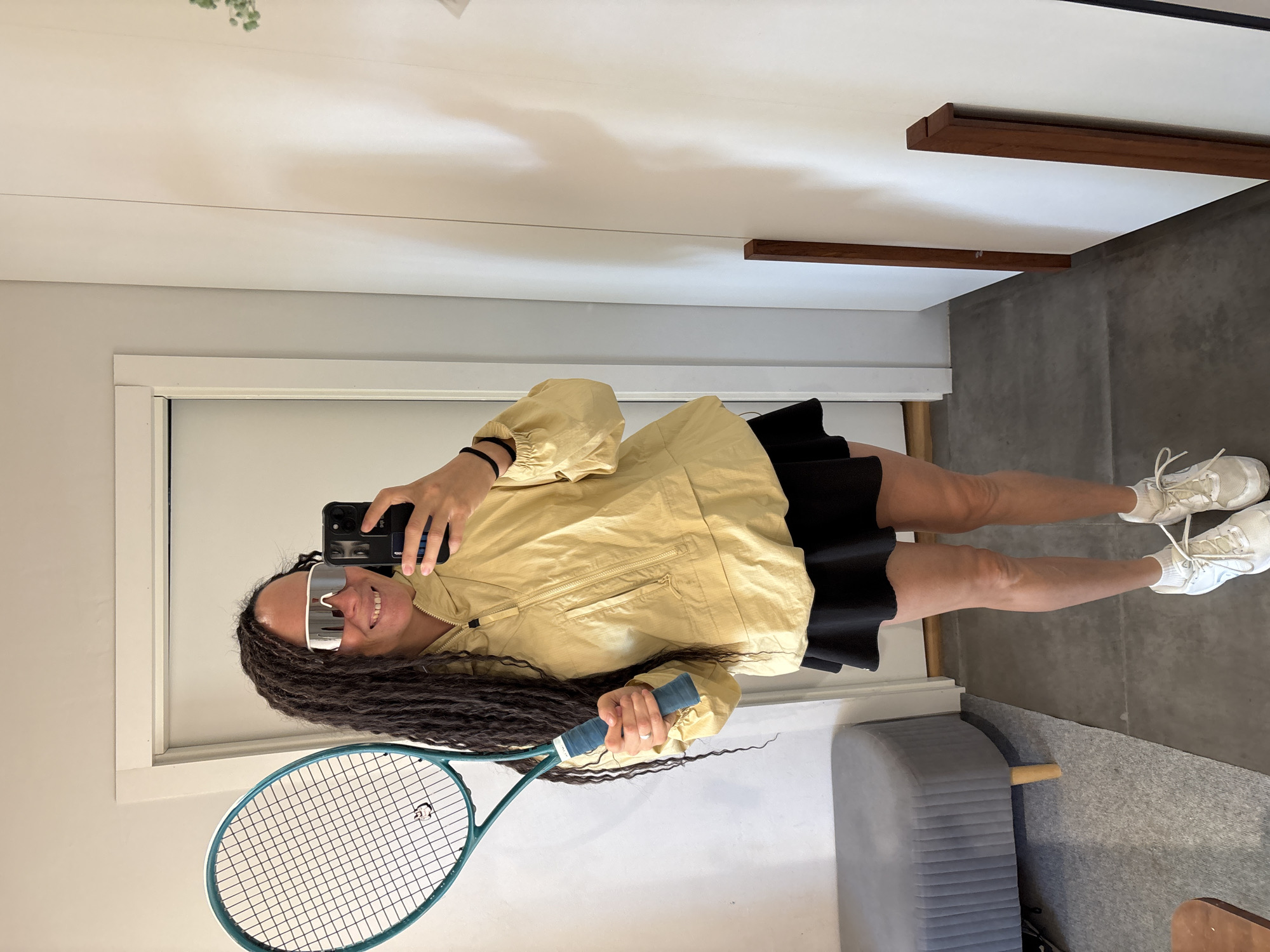 Tennis player takes mirror selfies with child in Chaikovsky
