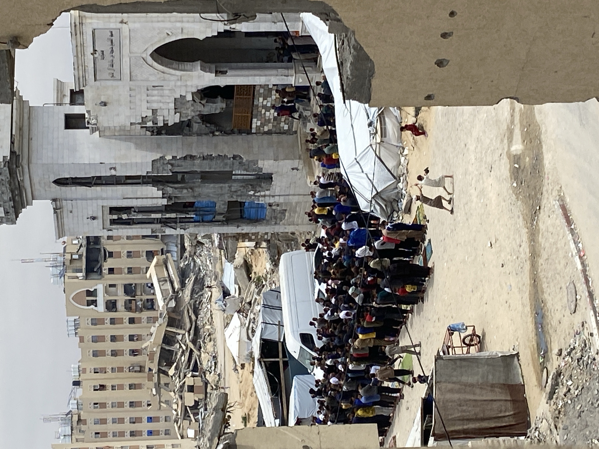 Large group gathers for apparent prayer in Khan Yunis