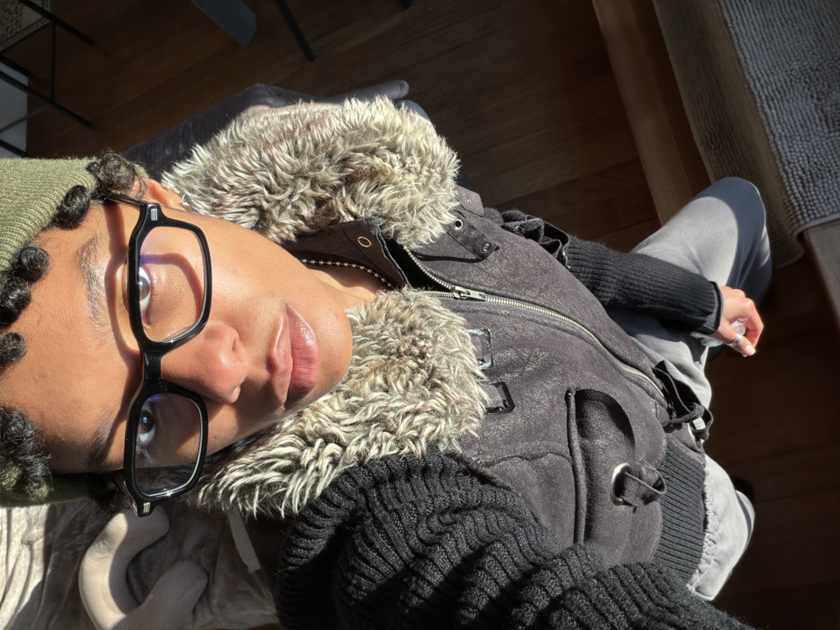 Person photographs self indoors, walks outdoors in Champs-sur-Marne