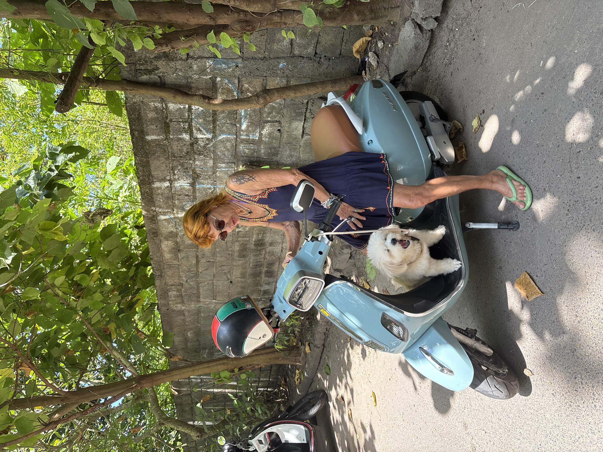 Woman on blue scooter spotted in Denpasar