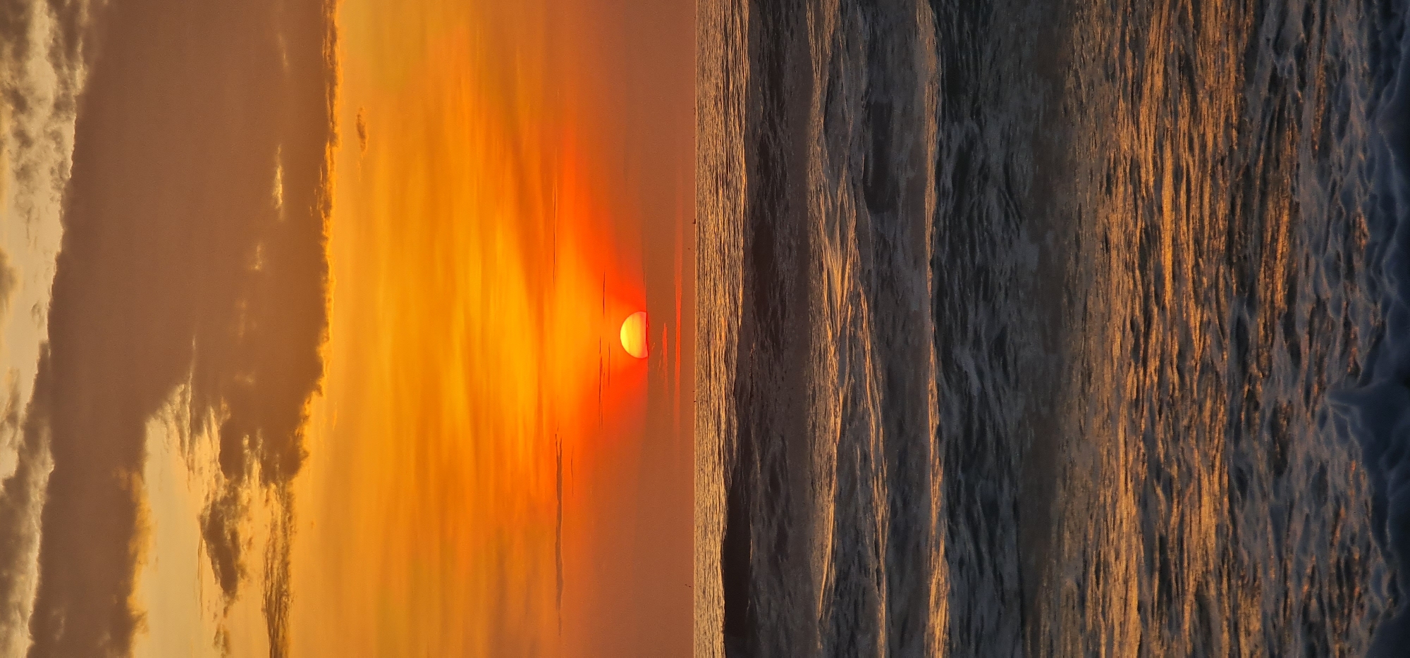 Sunset observed over ocean in Đà Nẵng, Vietnam