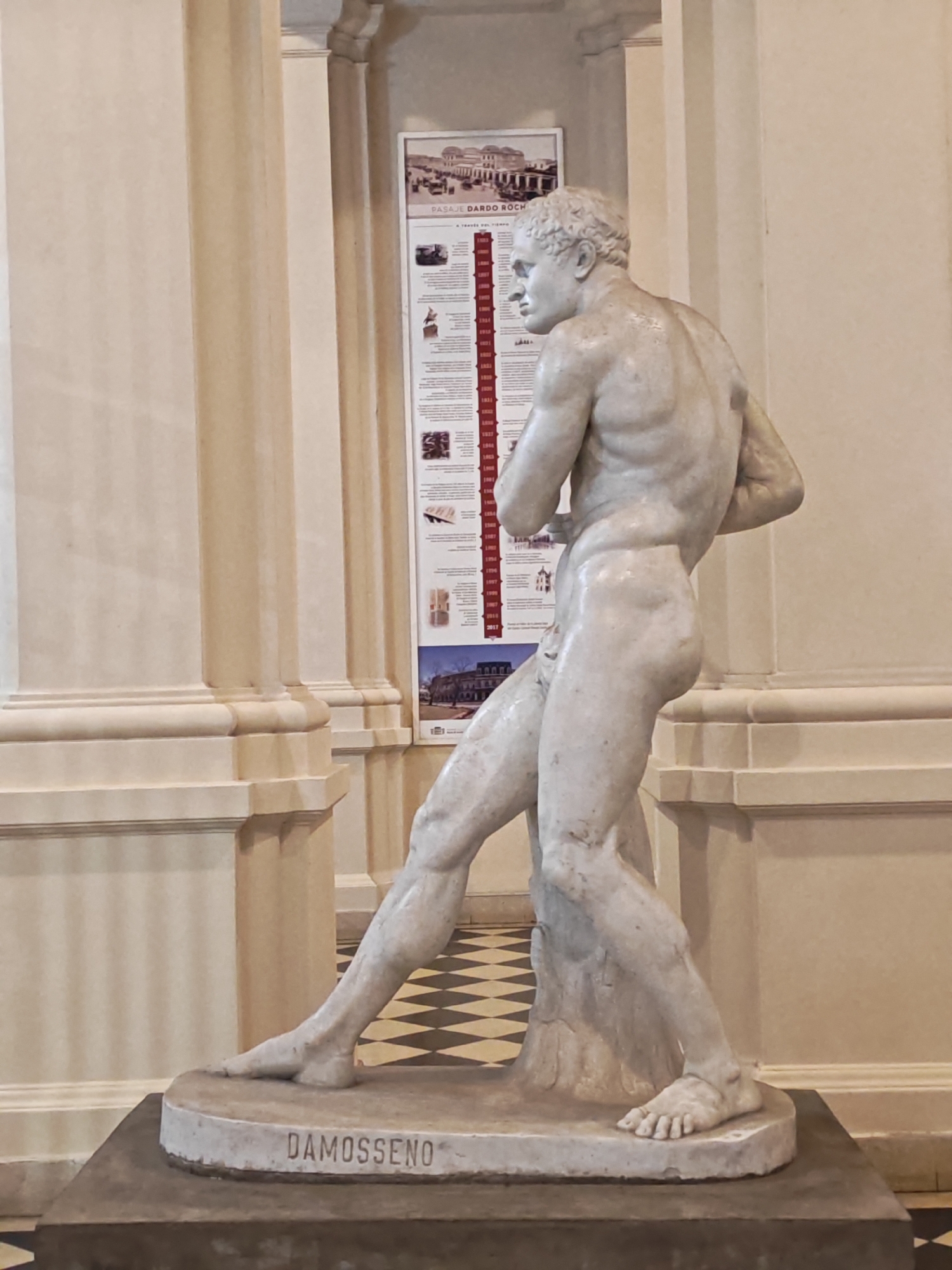Marble statue 'DAMOSSENO' observed in La Plata interior setting