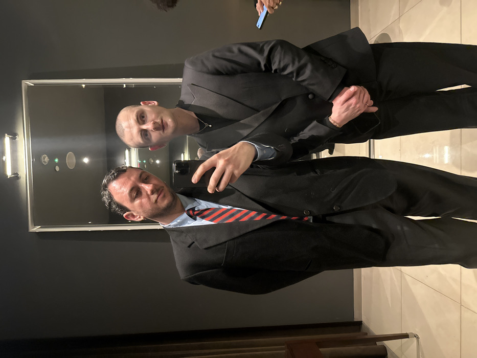 London evening captures business meeting, Chinatown dining, Chinese note