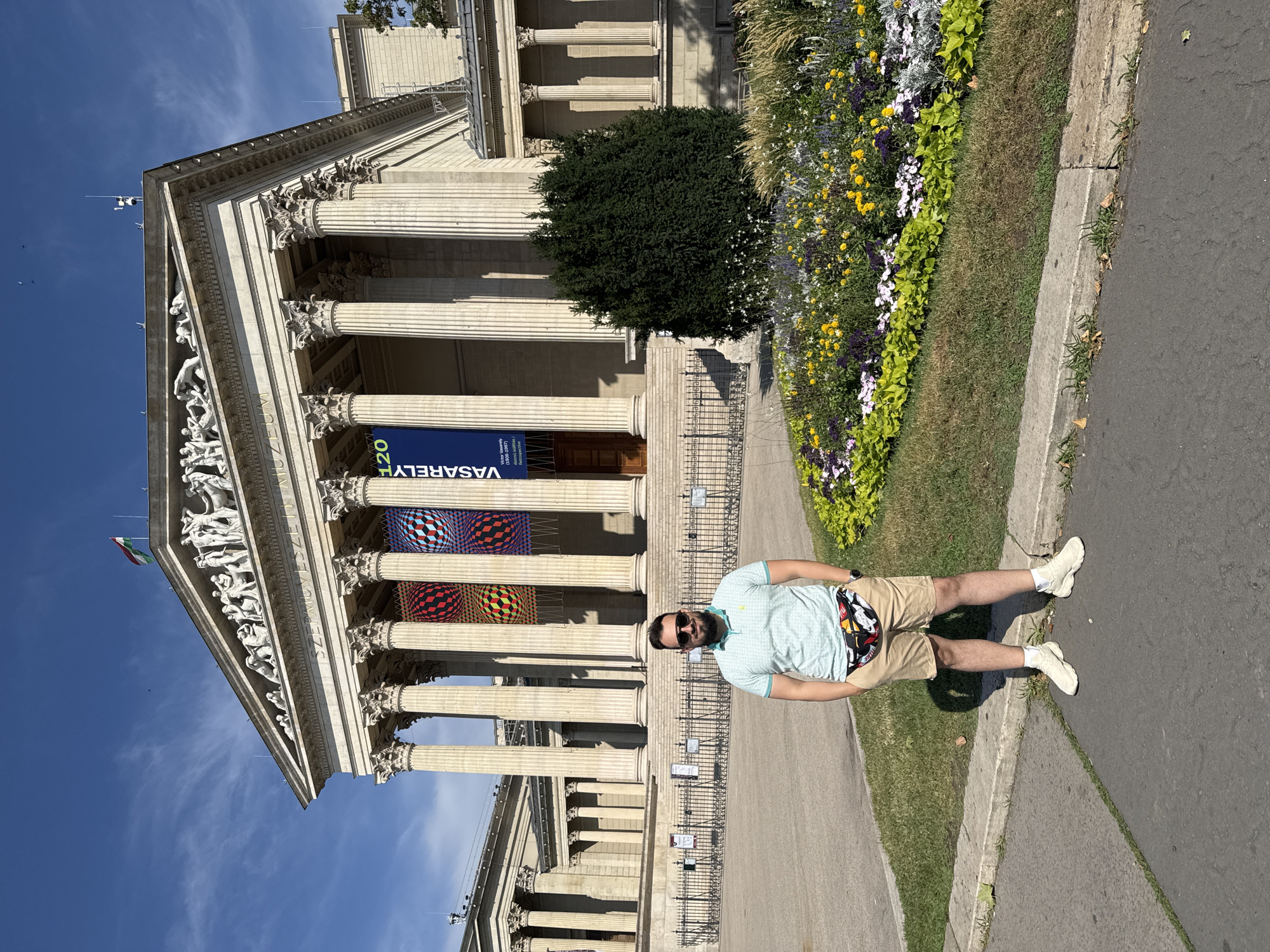 City Park morning: castle, zoo animals, and Heroes' Square