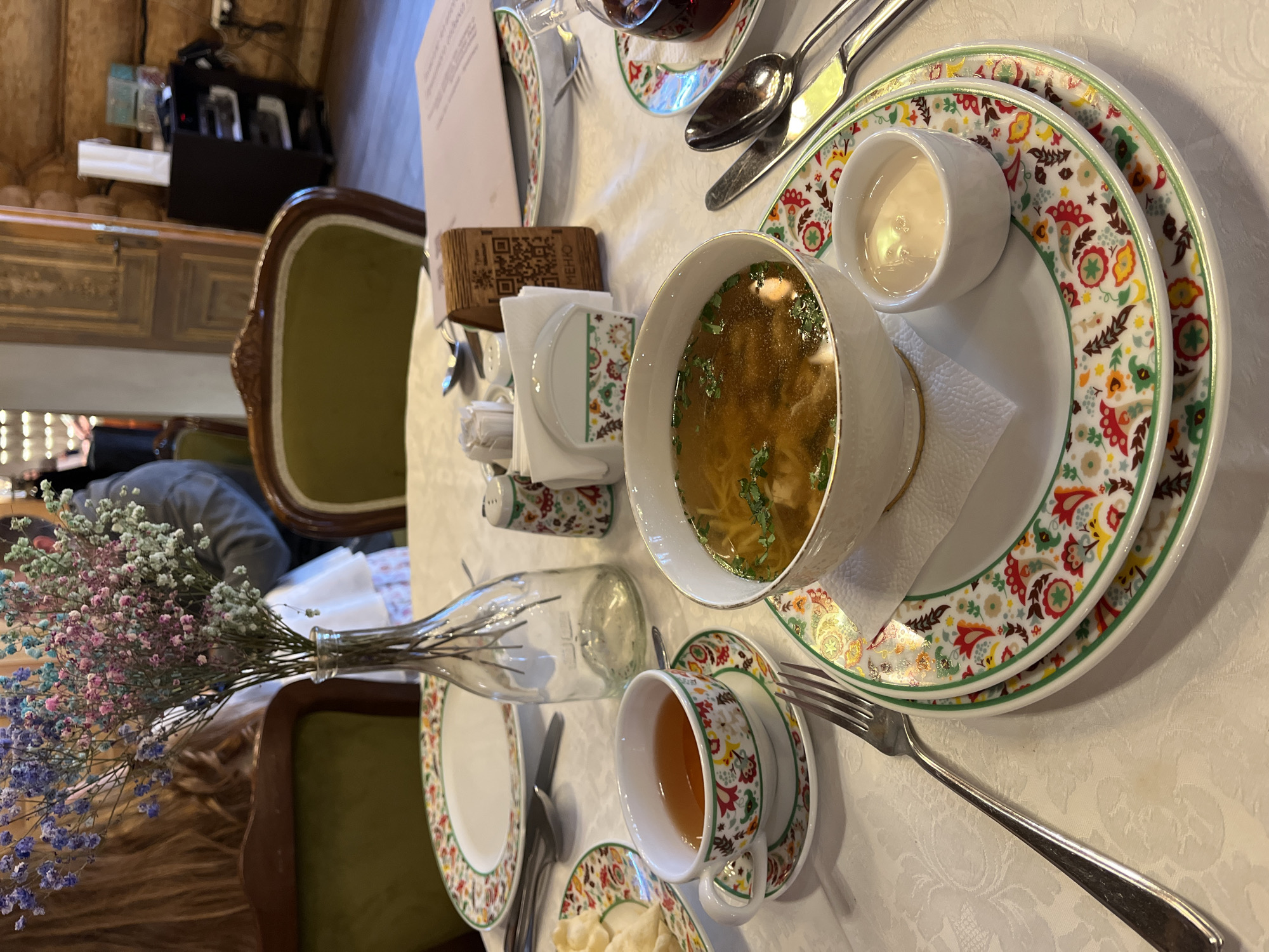 Dining scenes and bronze sculpture documented in Kazan