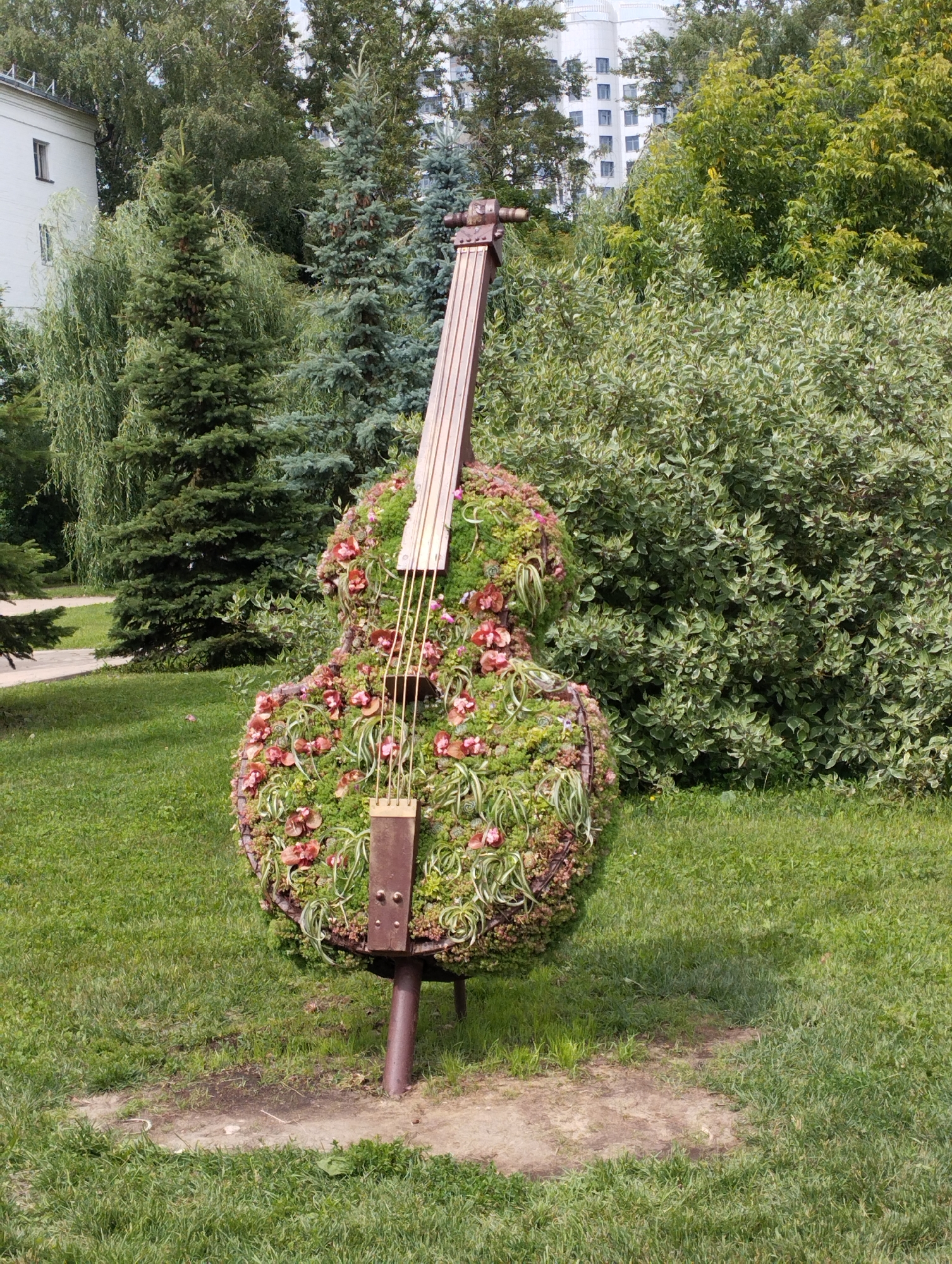 Korolyov park blends bronze statuary with elaborate floral instrument sculptures