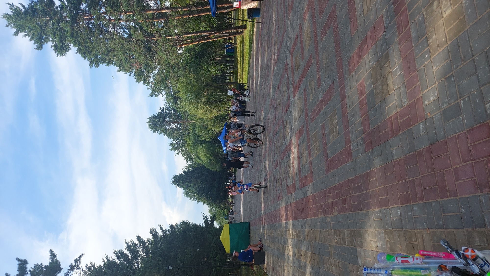 Summer celebration fills Komsomolsk-on-Amur's central promenade