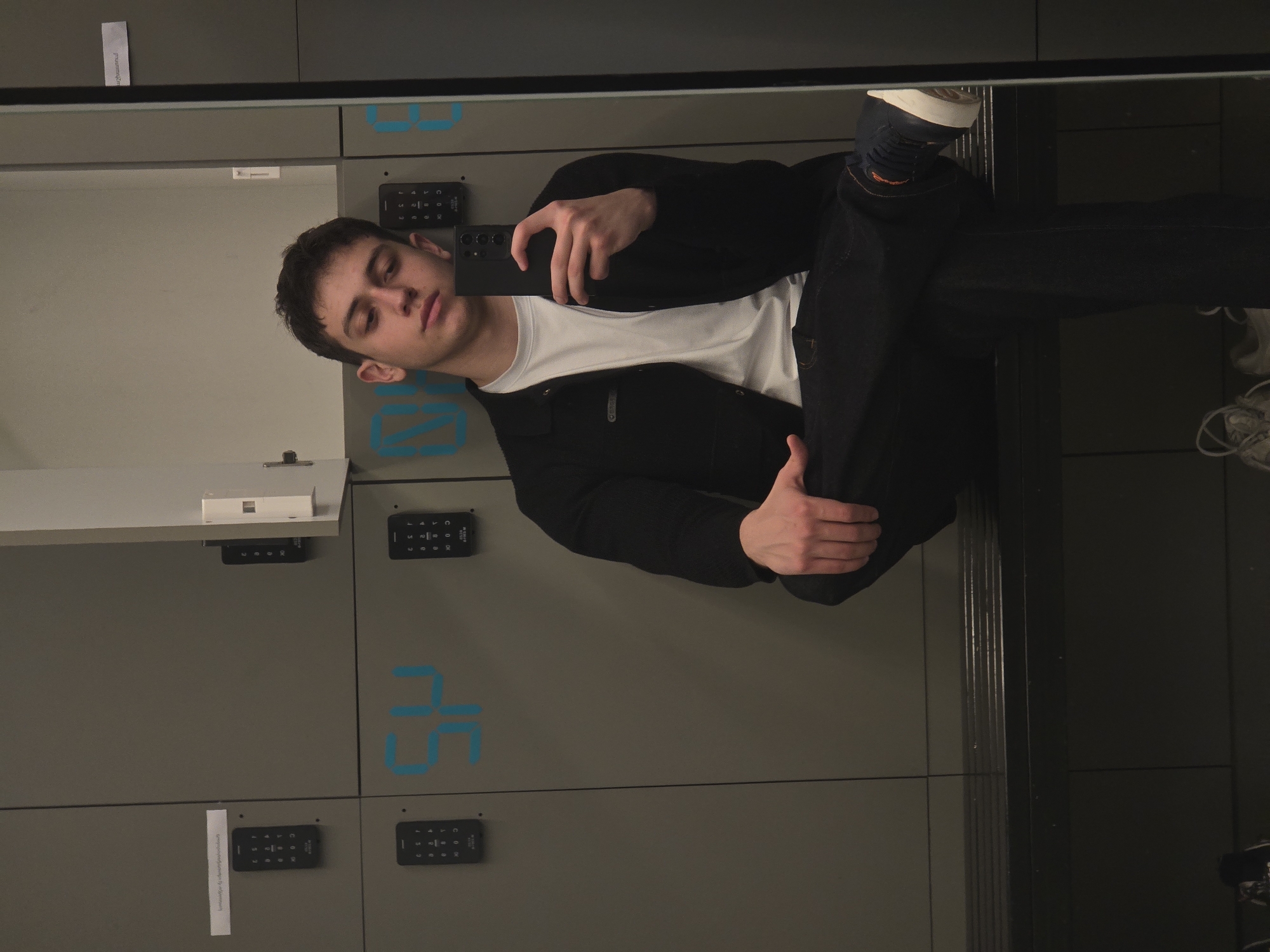 Man takes mirror selfie in Yerevan locker room