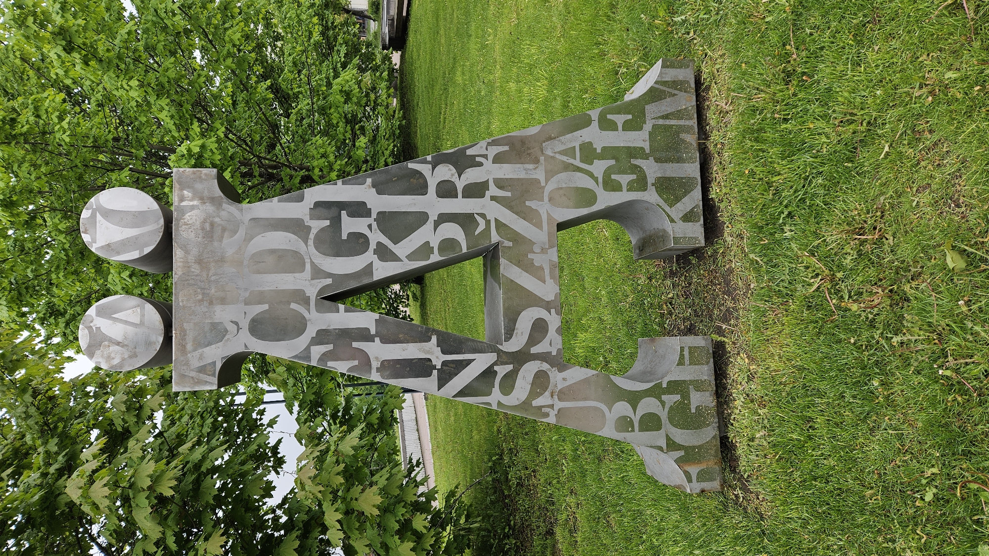 Urban monuments and park features documented by witnesses