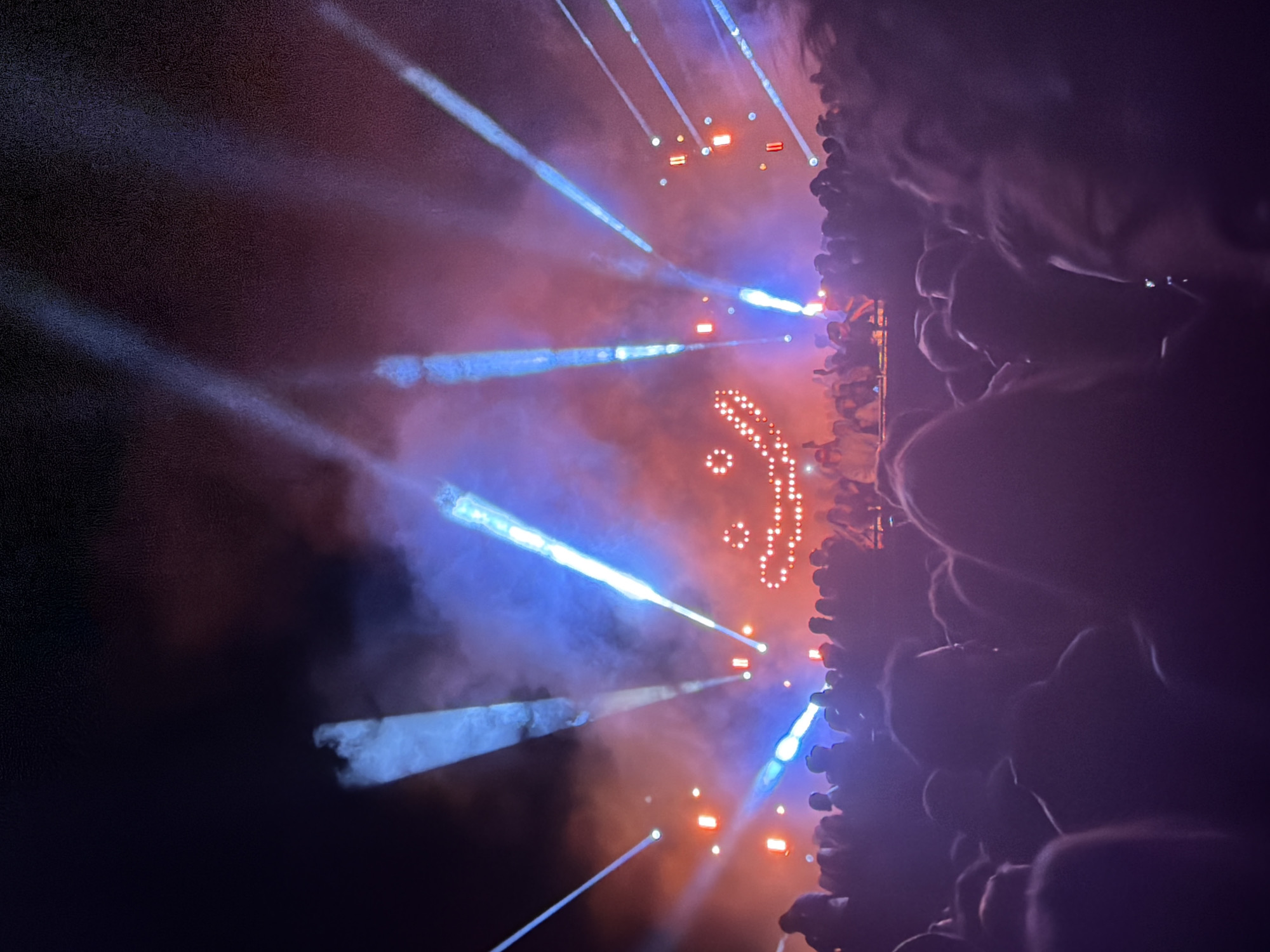 Nighttime concert draws crowds in Budapest