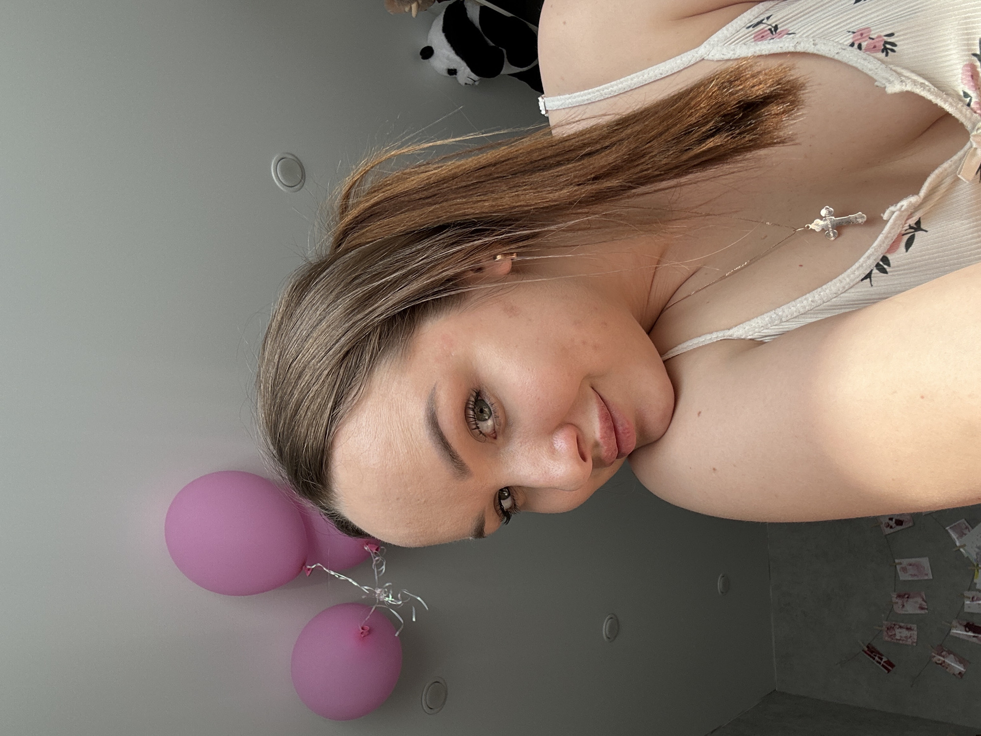 Woman documents morning routine through selfies in Chaikovsky, Russia