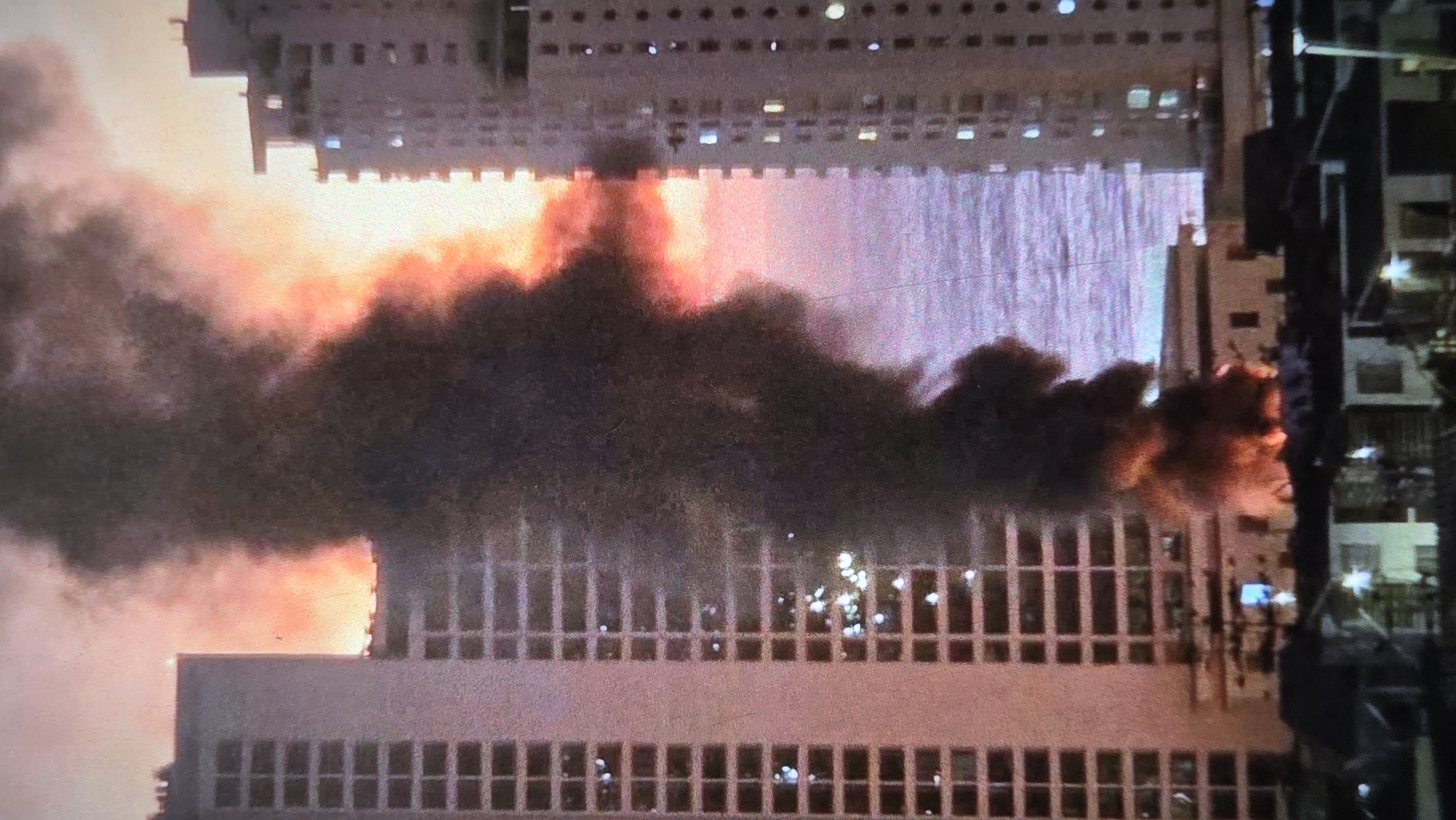 Building fire erupts in Iquique Chile, firefighters respond