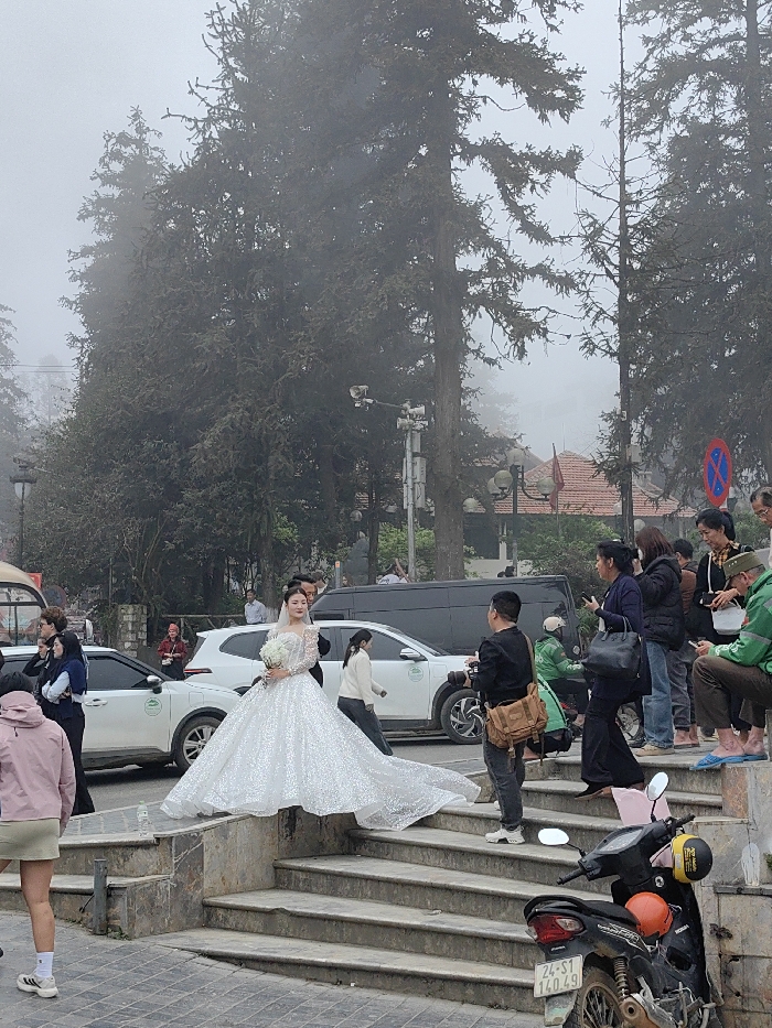 Dense fog shrouds Sa Pa Vietnam tourist sites Saturday morning
