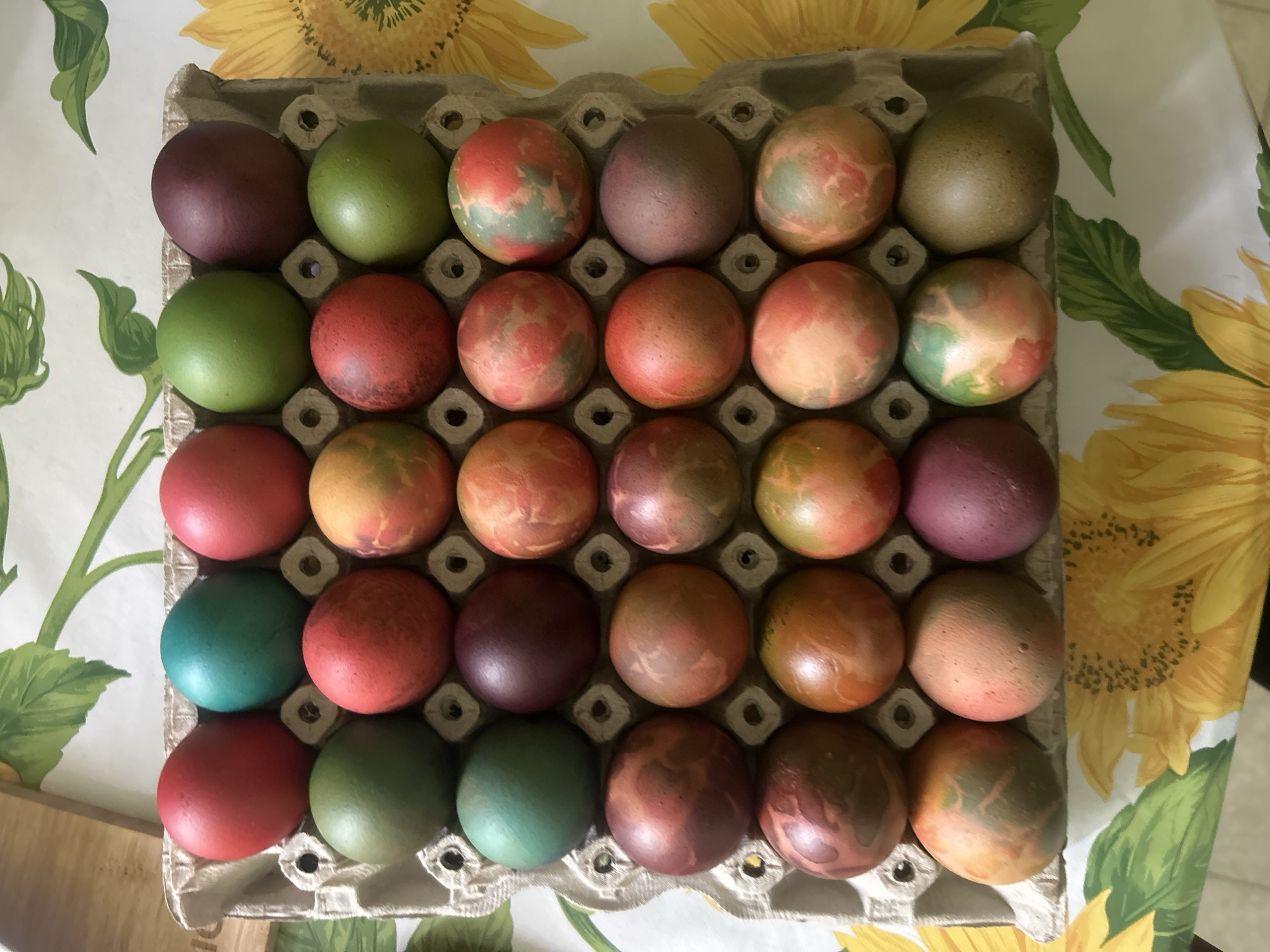 Easter egg dyeing session documented in Pleven, Bulgaria