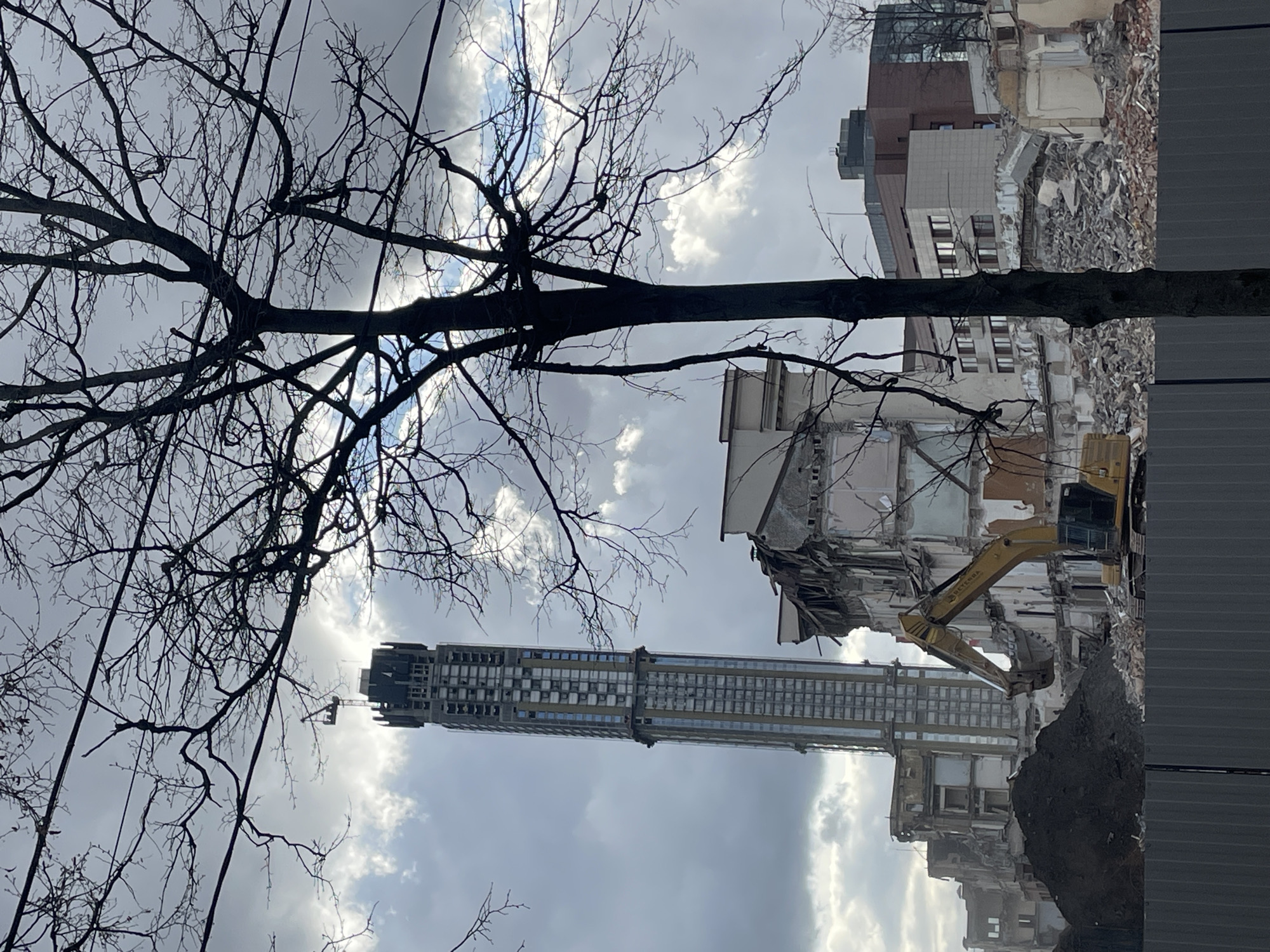 Spring day moments captured across Moscow construction and nature scenes