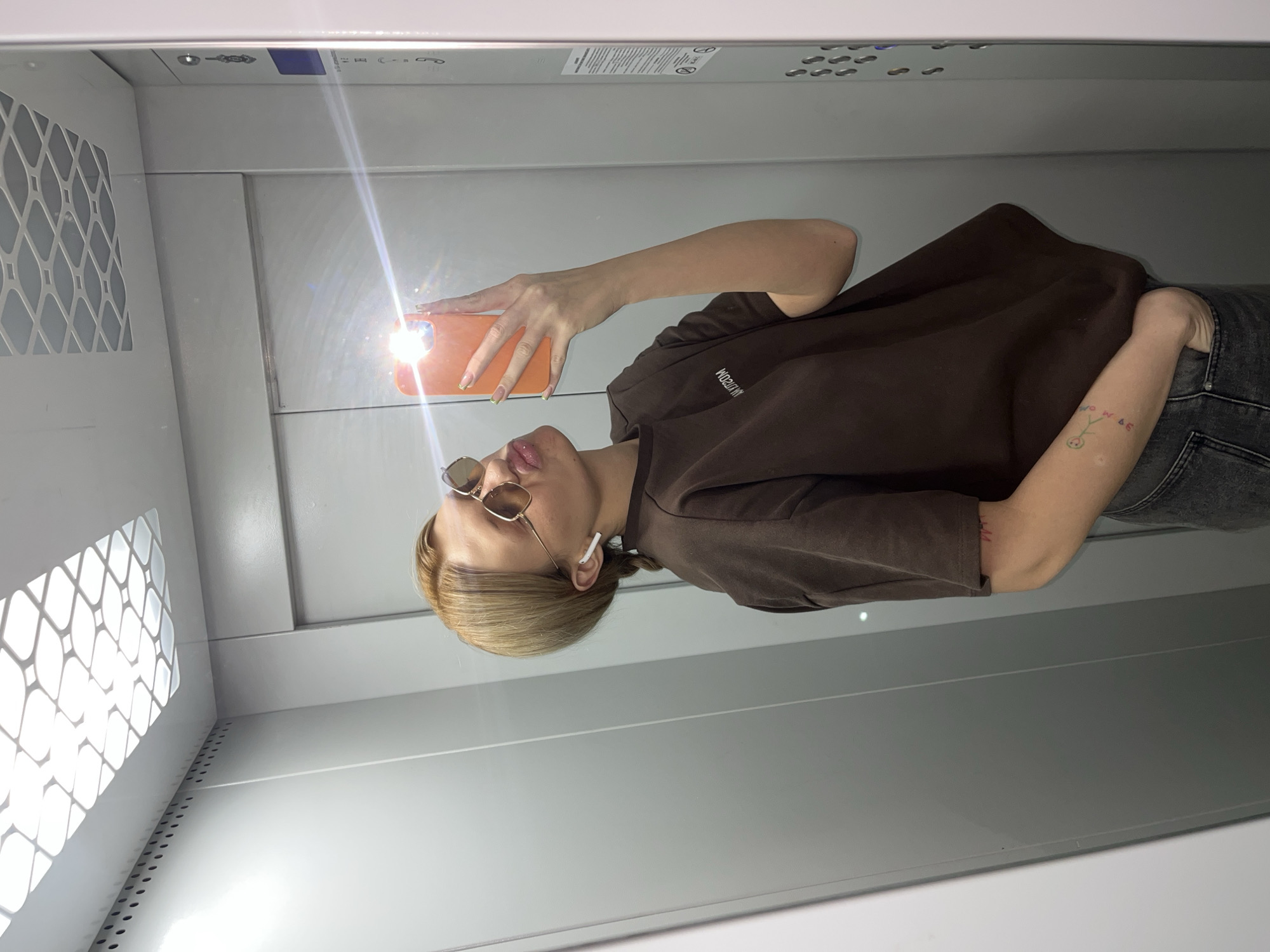 Person takes selfie in elevator in Chaikovsky, Russia