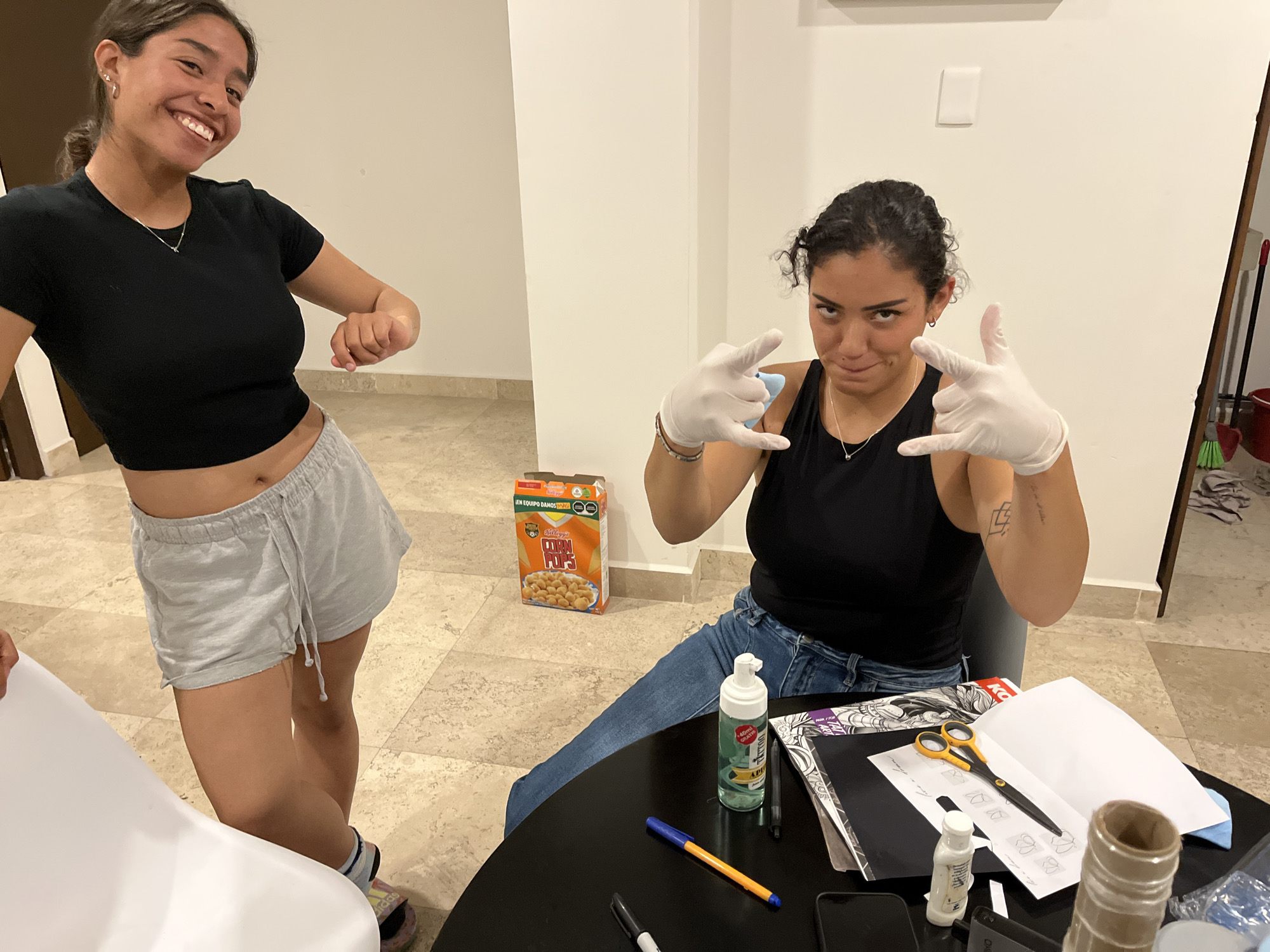 Two women spotted indoors in San Andrés Cholula