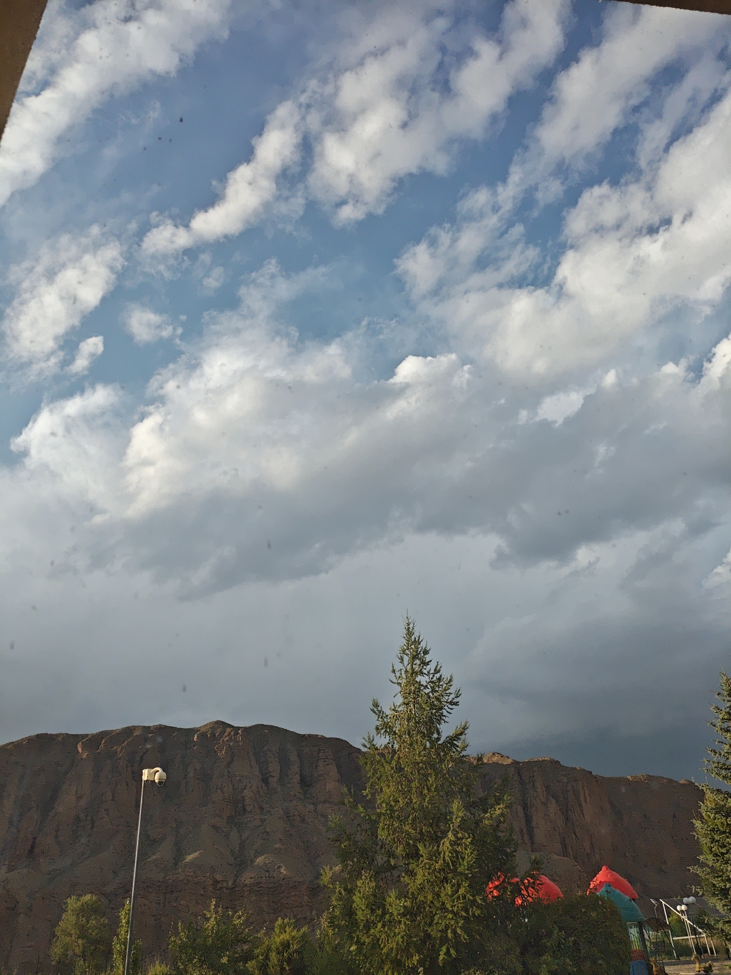 Mountain views and everyday objects in a quick photo session