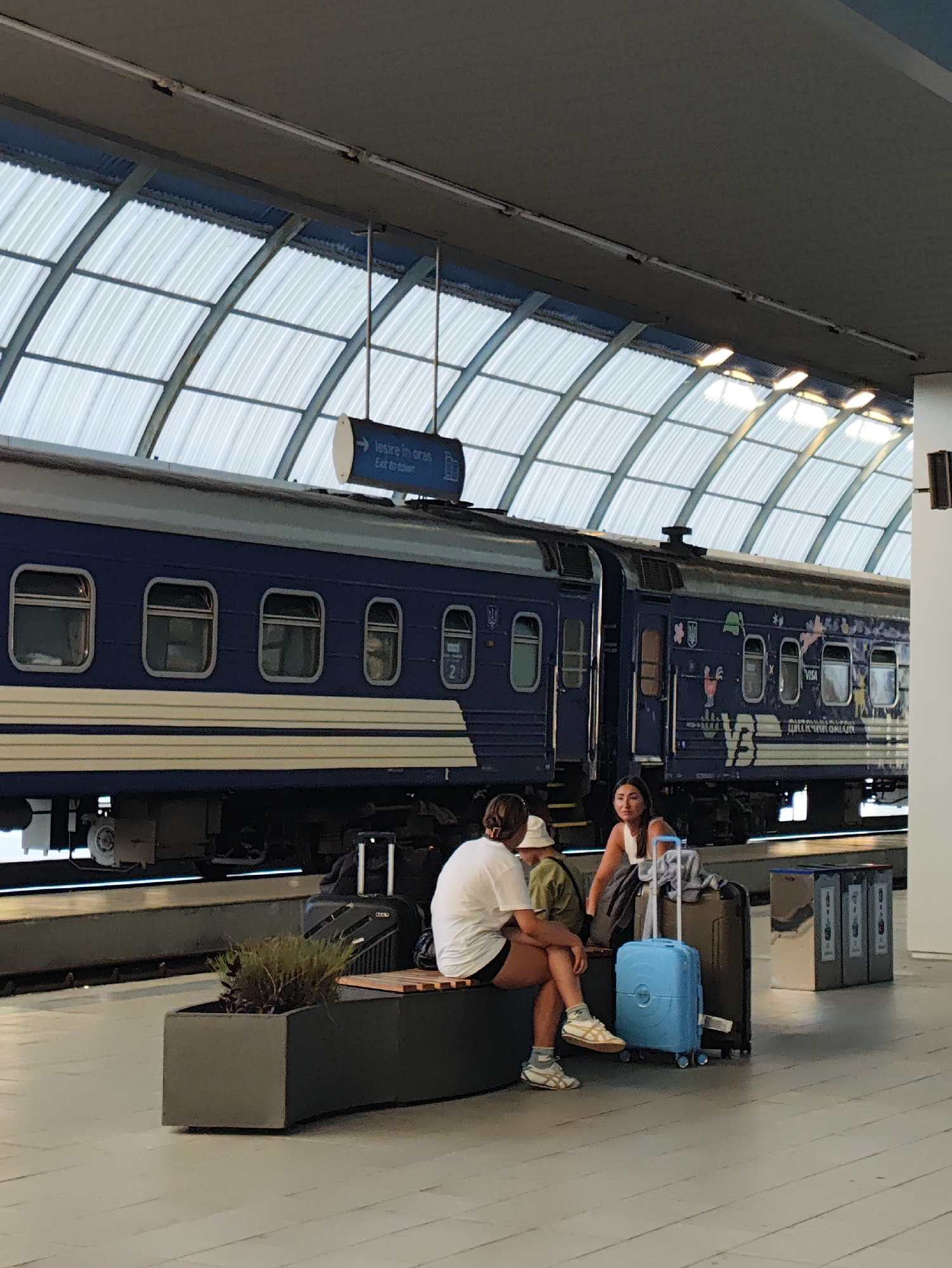 Afternoon activity at Chișinău's main railway station