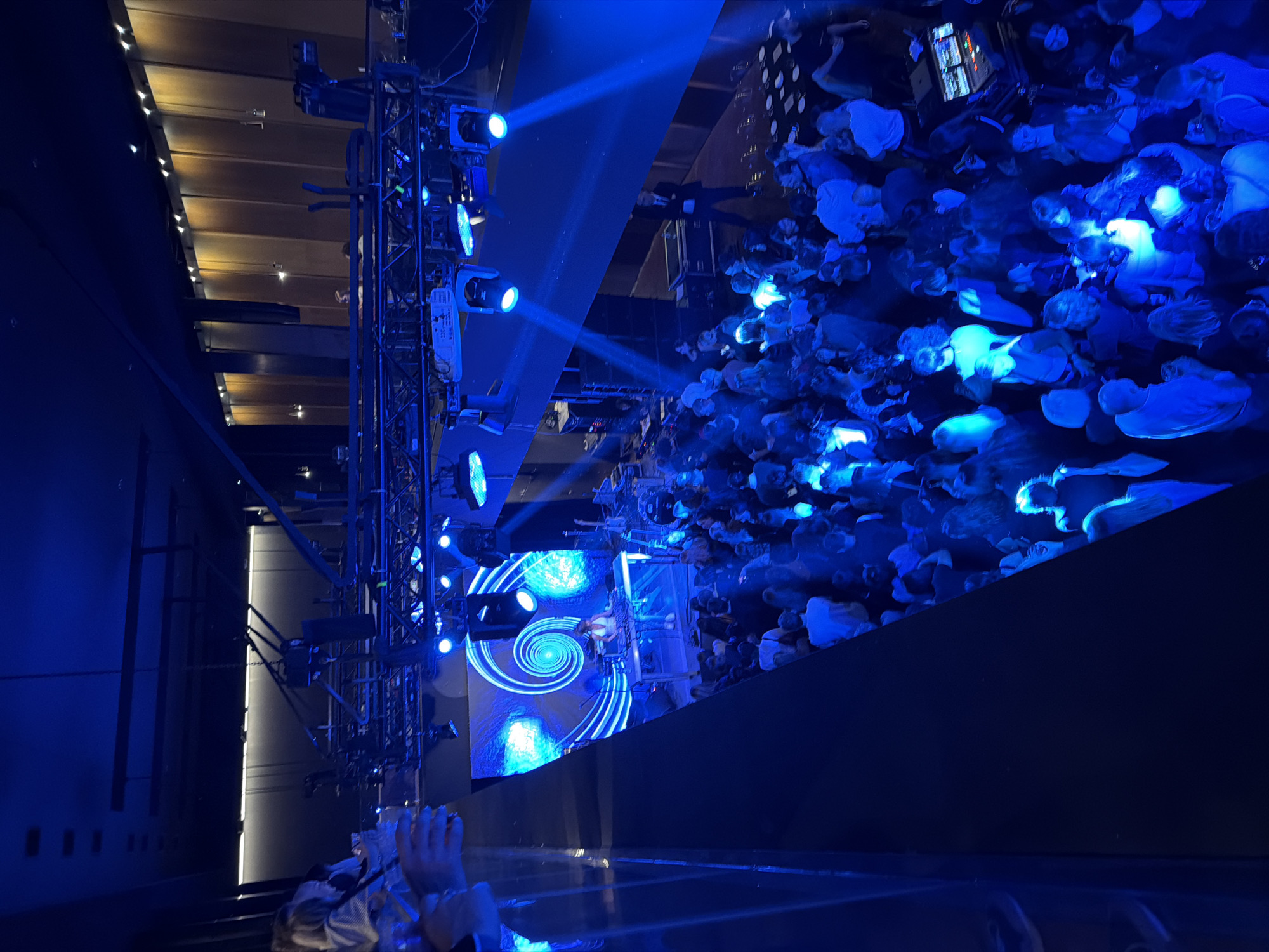 Blue-lit concert draws crowds in Tbilisi venue