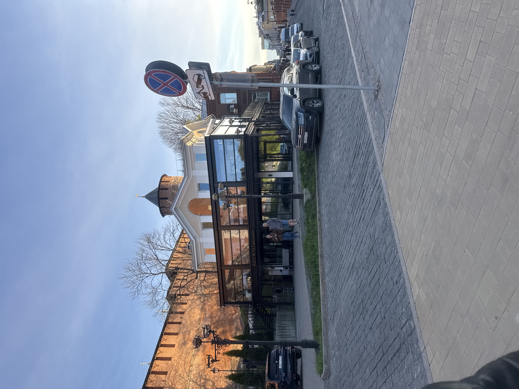 Afternoon street scenes documented across historic Nizhny Novgorod