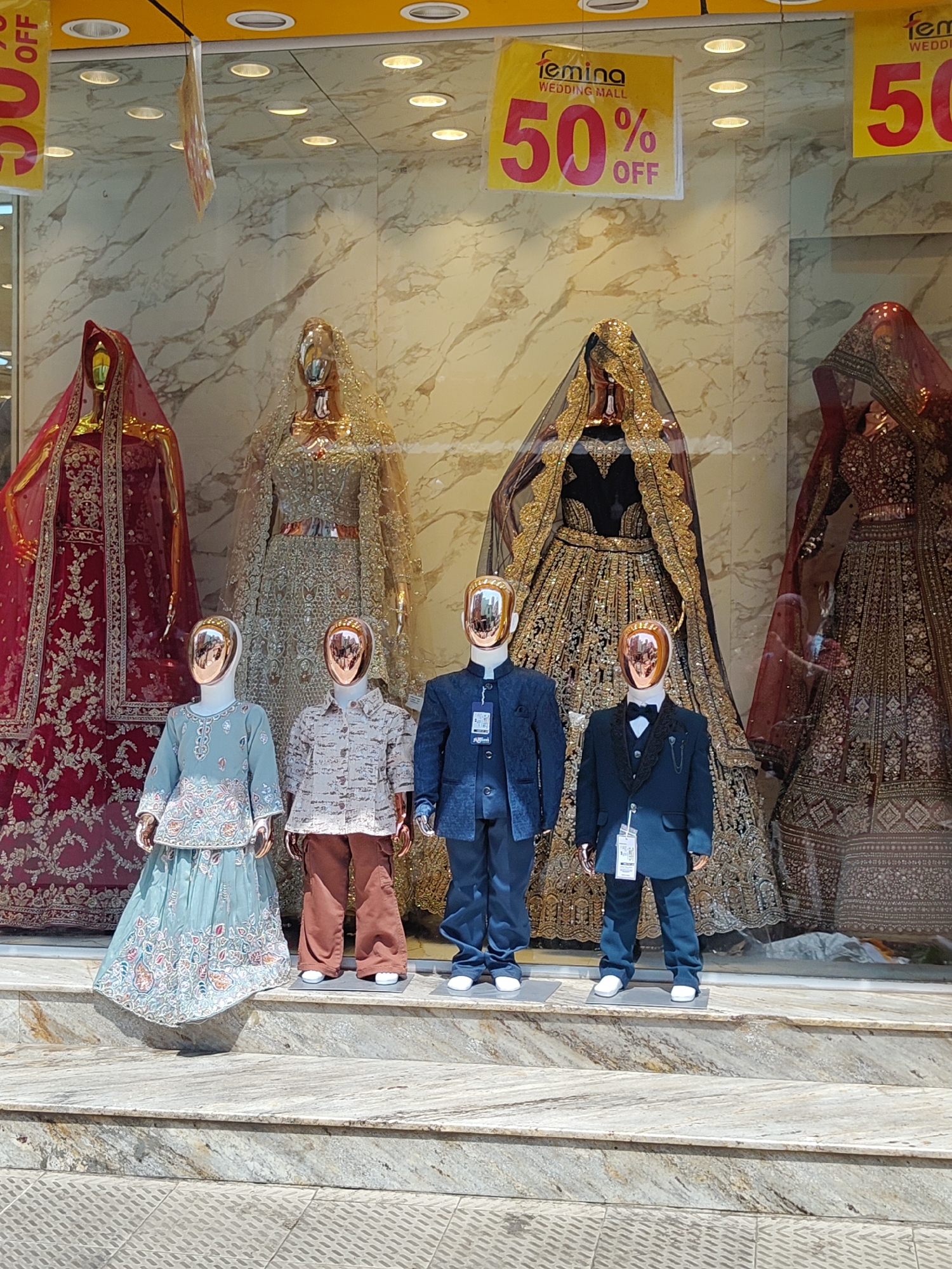 Morning shopping district activity captured in central Bengaluru
