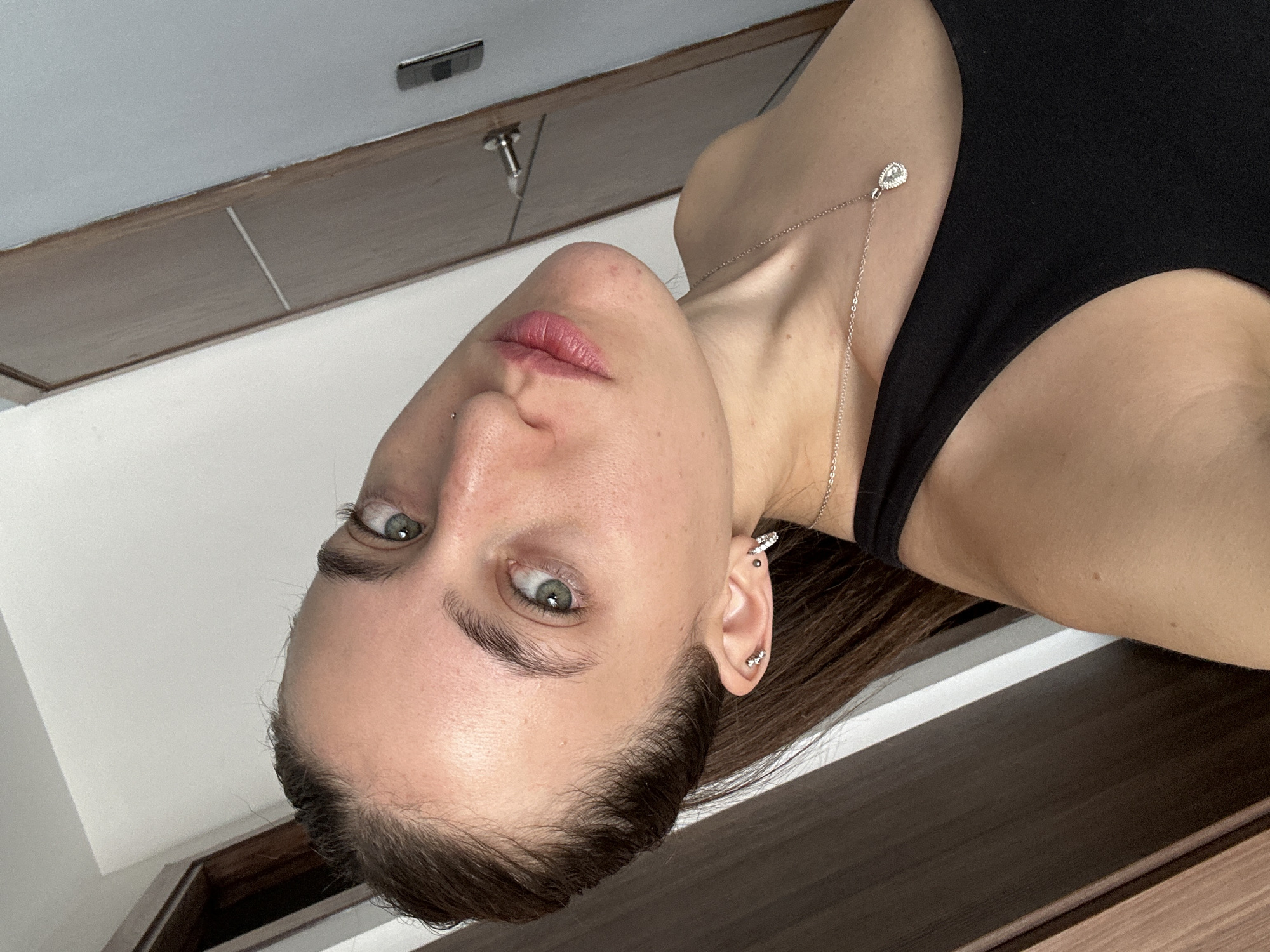 Woman documents fitness routine through selfies in Mexico