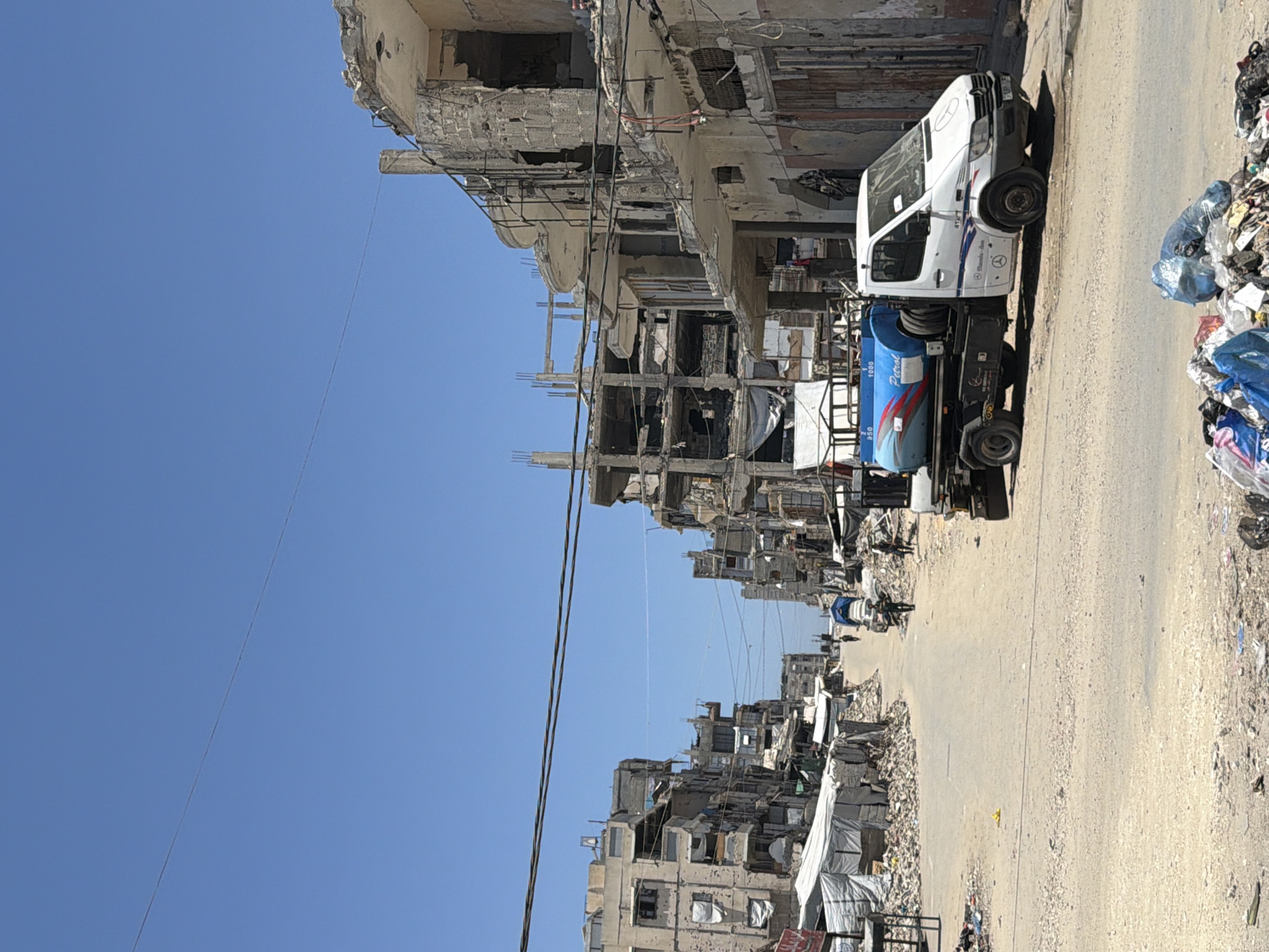 Gaza City streets show widespread damage, makeshift markets continue