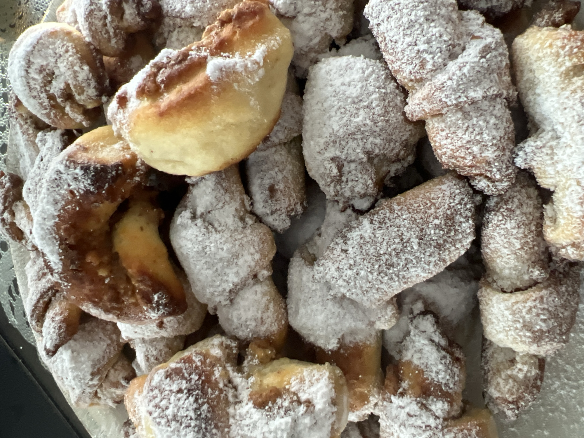 Bees, pastries, and candy on a cloudy Dillingen morning