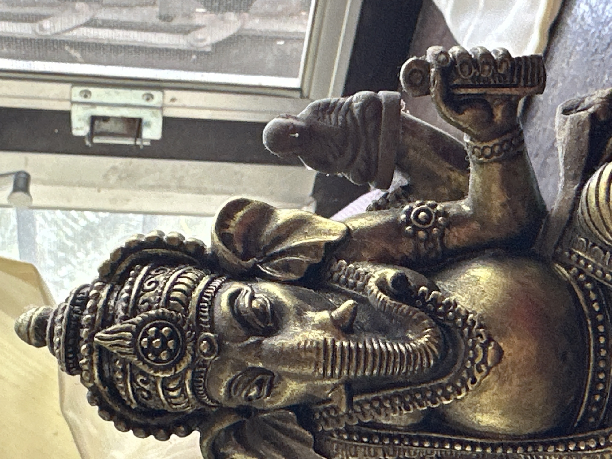 Bikes, Ganesha statues, and street artifacts in Karon