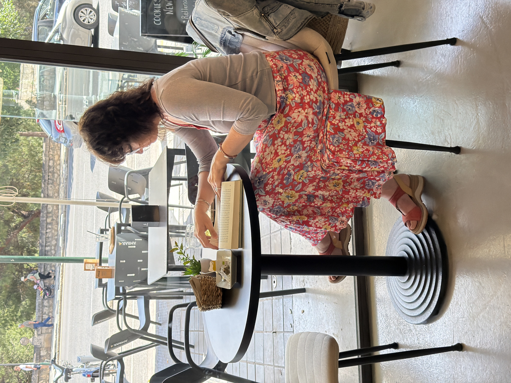 Ordinary Valencia afternoon moments documented across city locations