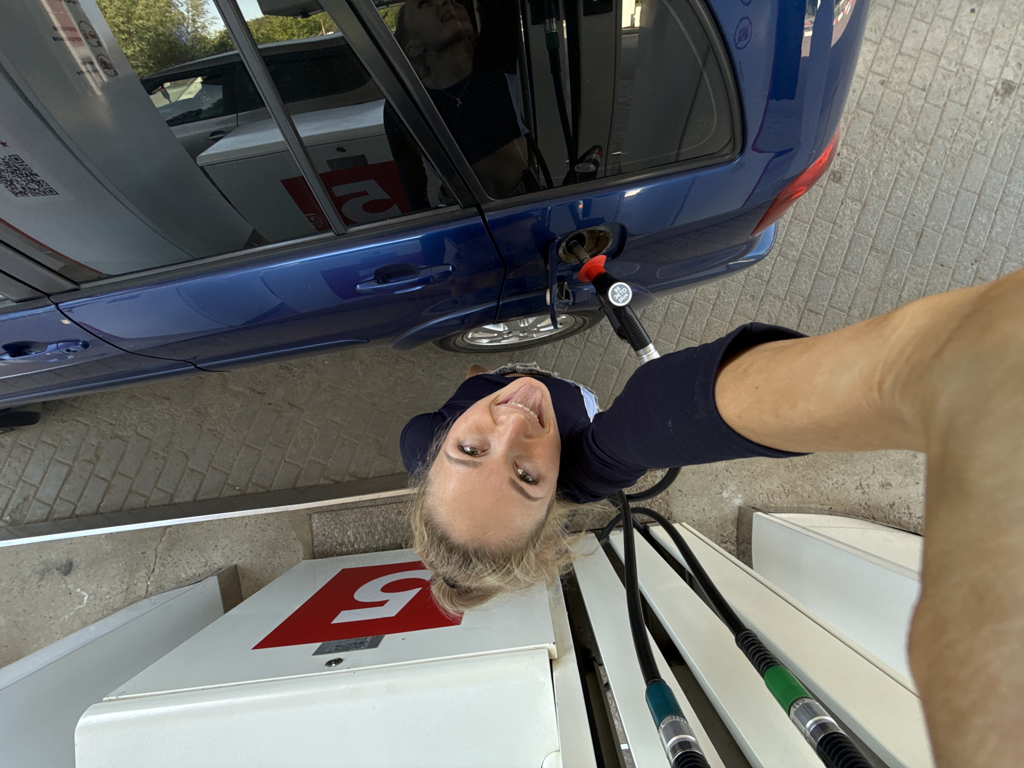 Woman refuels car, takes selfies at Chaikovsky gas station