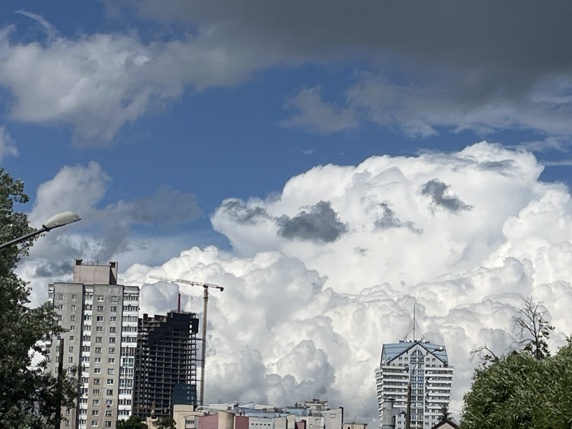 Morning walk through Minsk captures urban development and nature