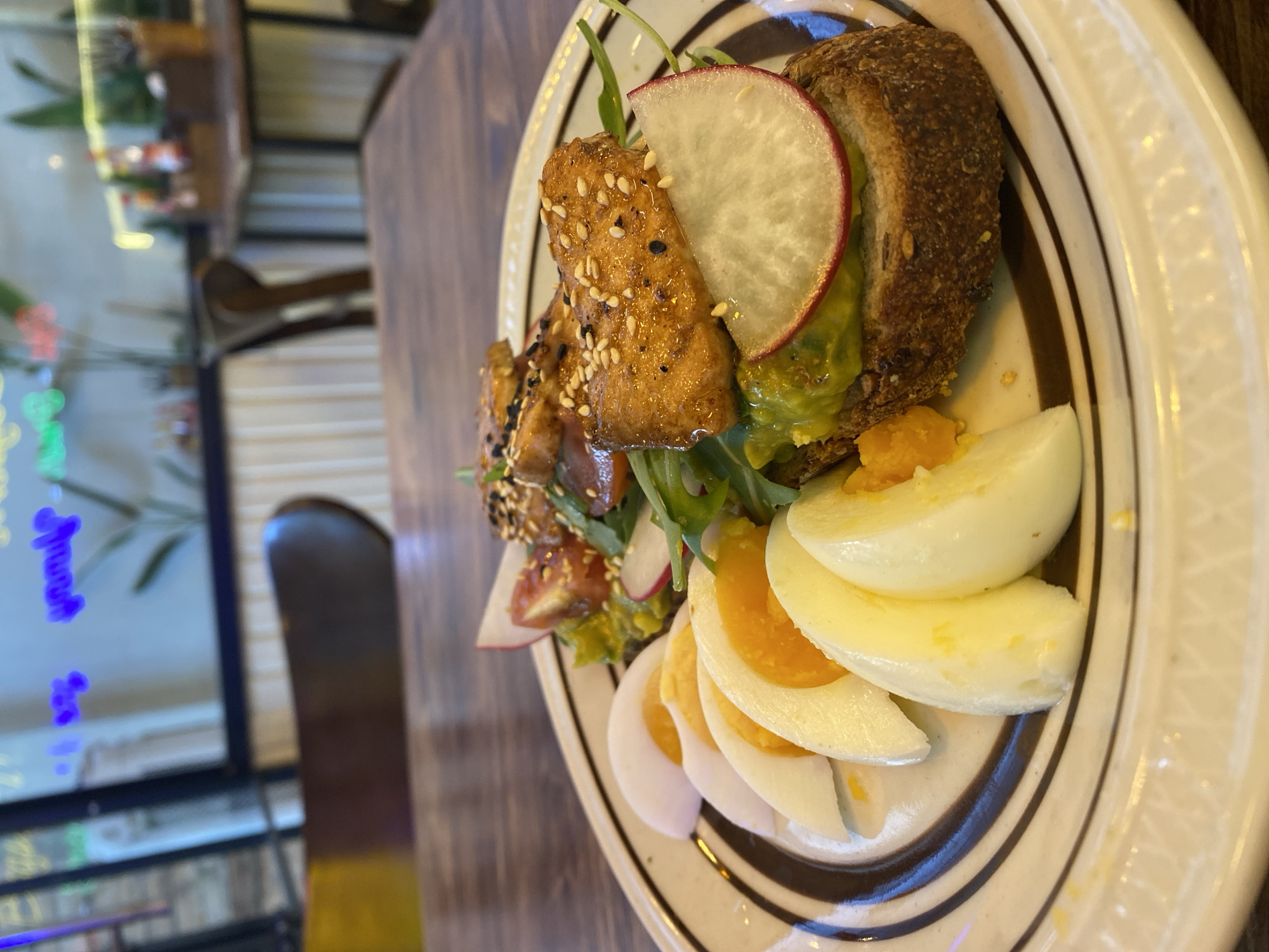 Café food and pickleball on a Đà Nẵng morning