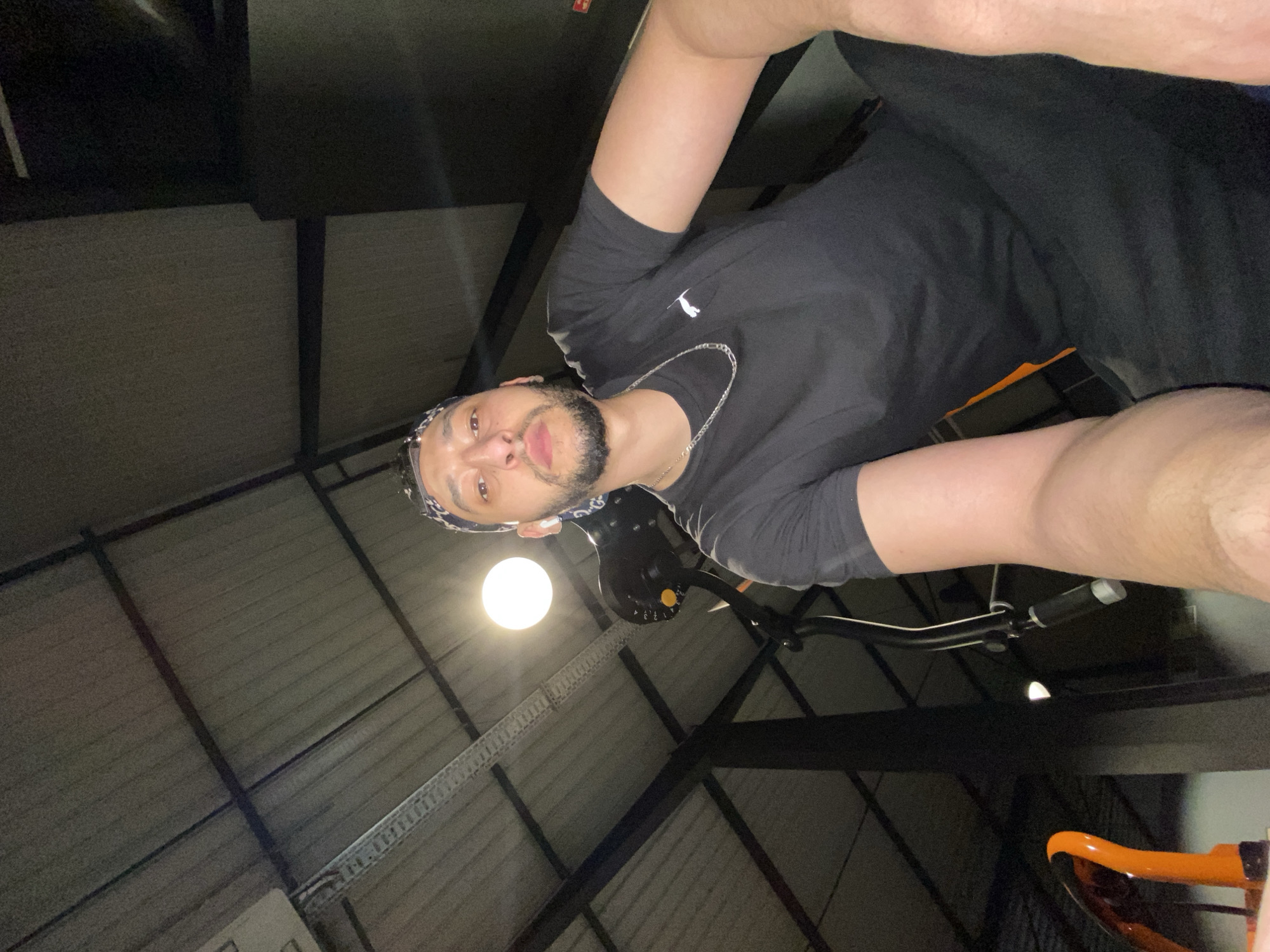 Man works out, takes selfies at Hœnheim gym
