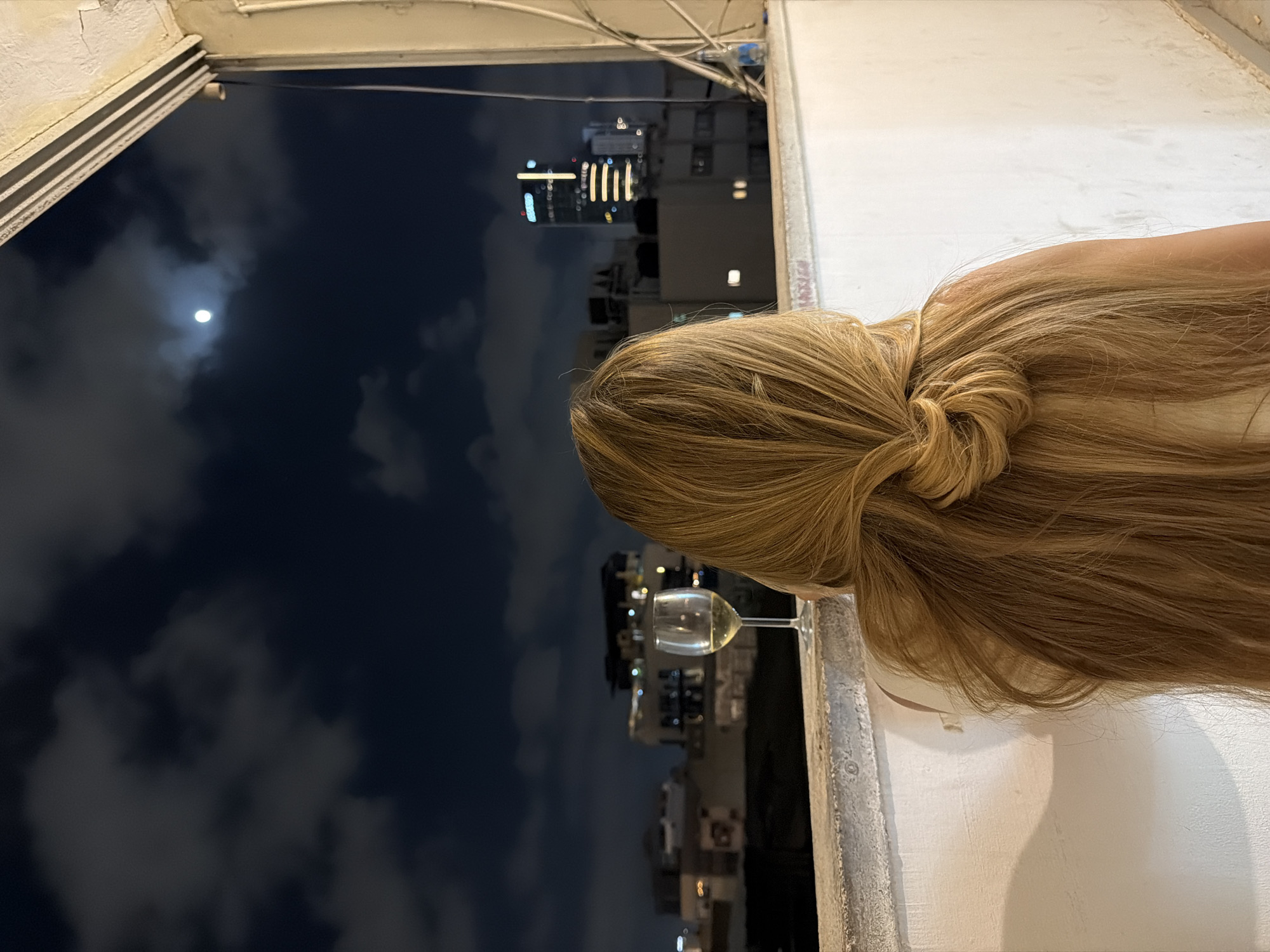 Tel Aviv nights: balconies, city views, quiet evening hours