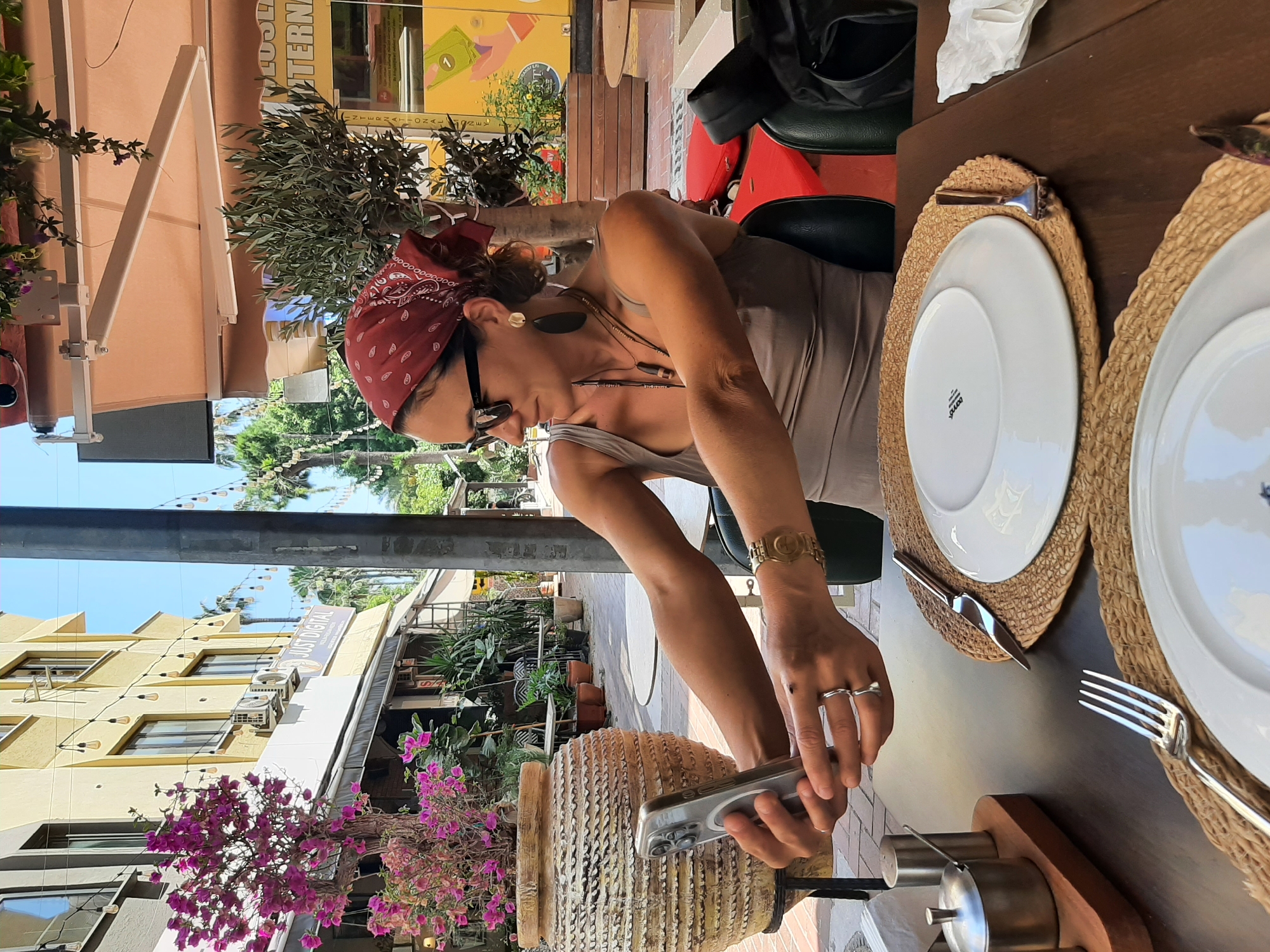 Relaxed café stop on a brick-paved street in Alanya